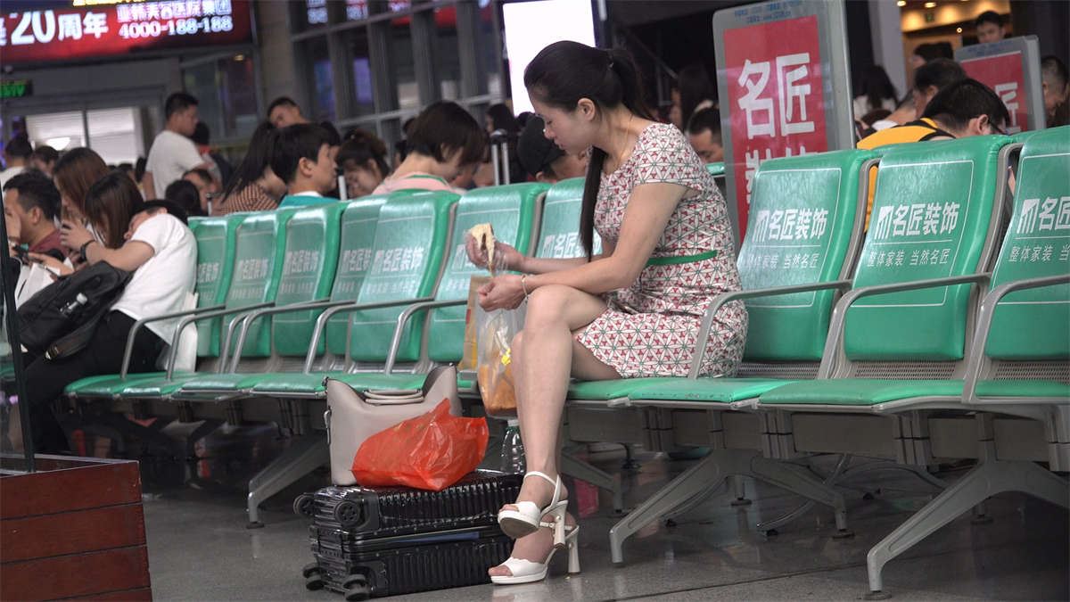丝袜，白高跟，花裙子