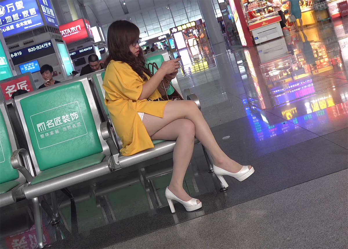 凉高跟小美女