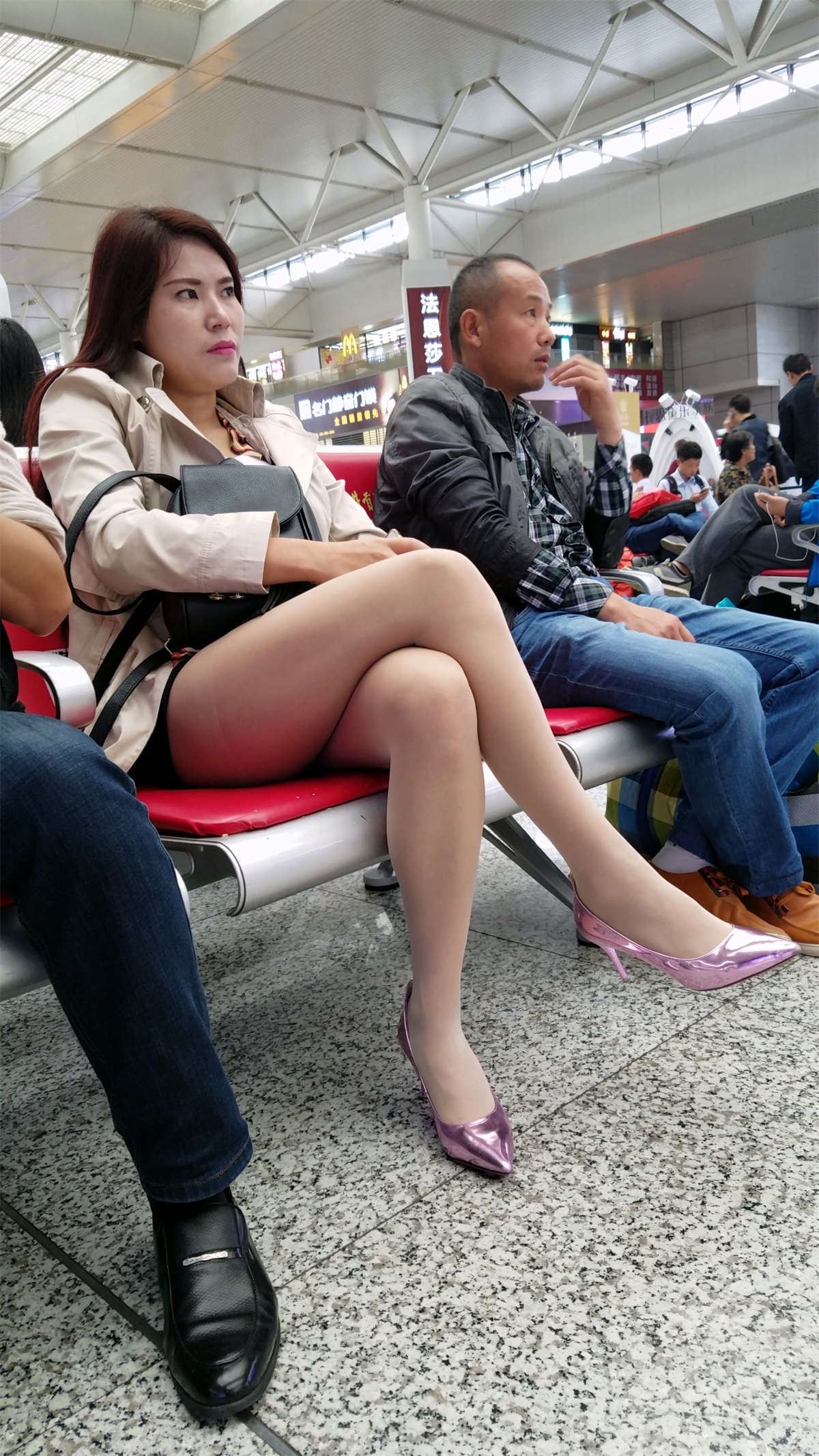 闪烁紫色尖头高跟肉色丝袜极品美腿性感女神
