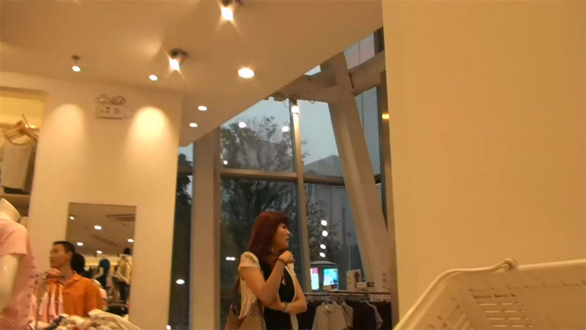 白色高跟包臀裙妹子