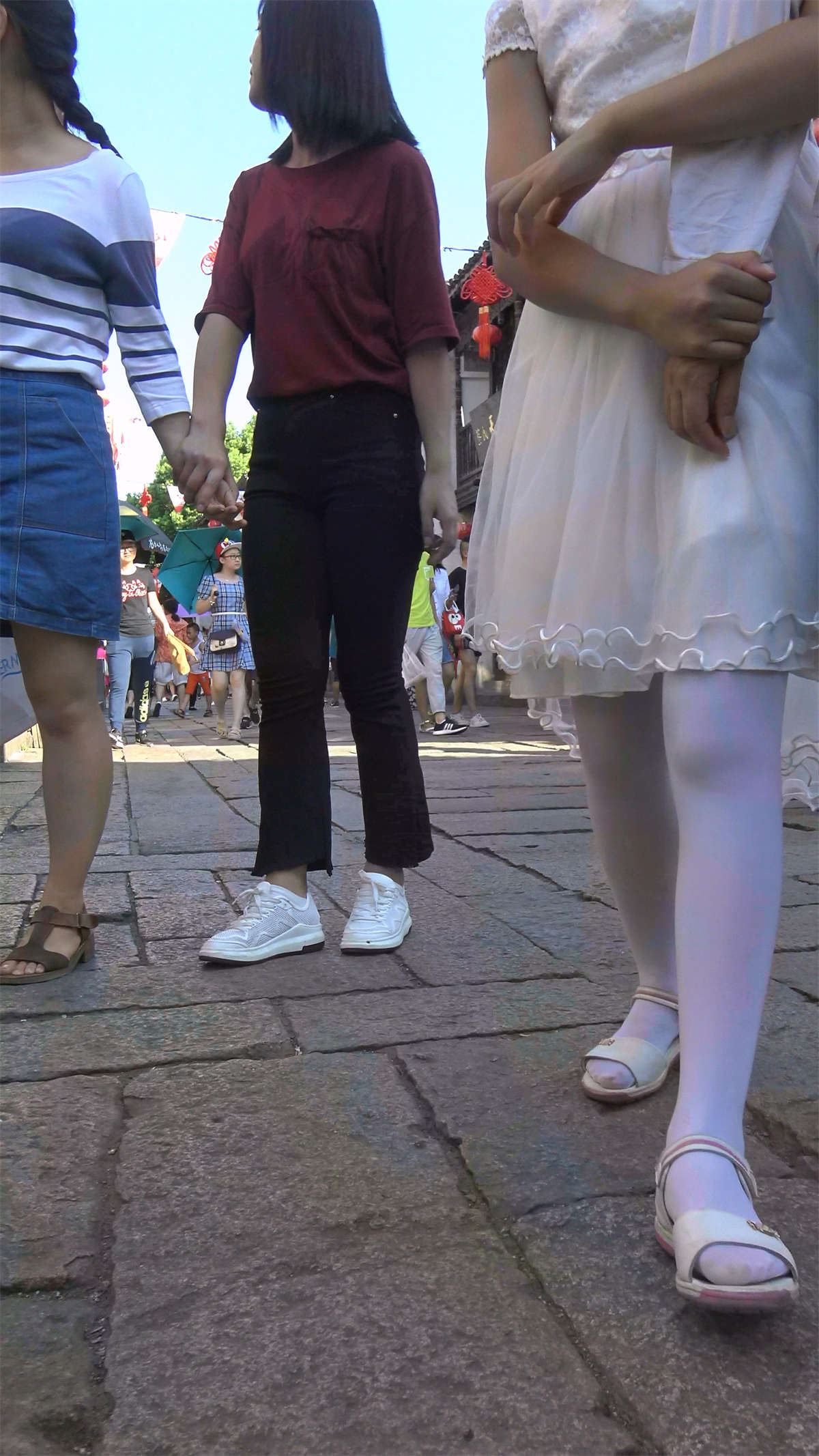 黑裤饱满三角区青春小妹