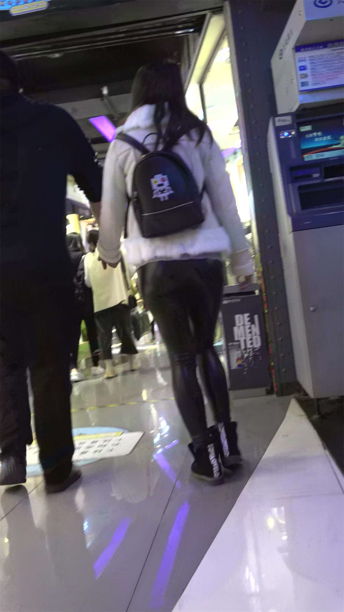 皮裤翘臀MM