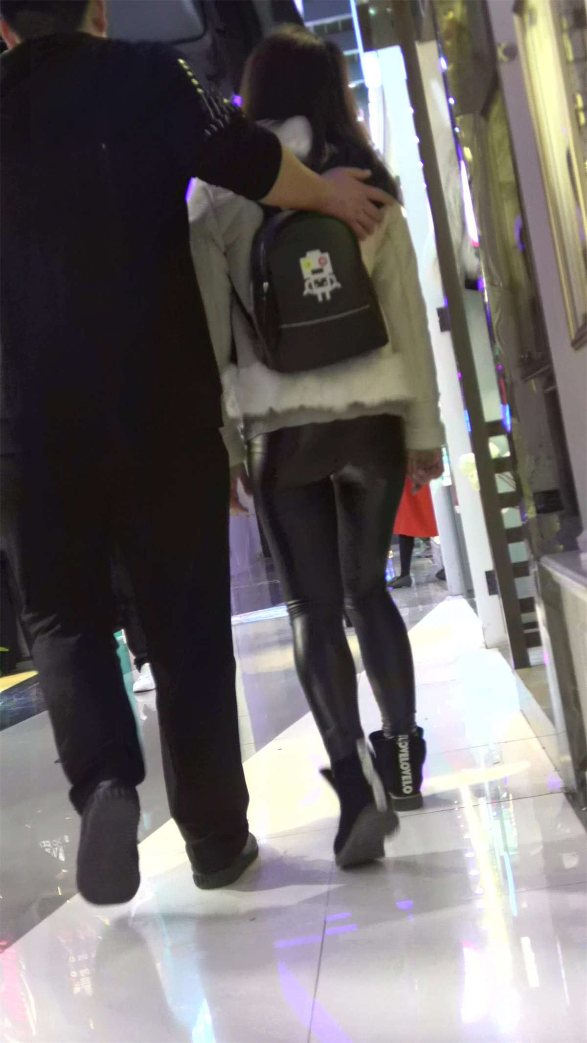 皮裤翘臀MM