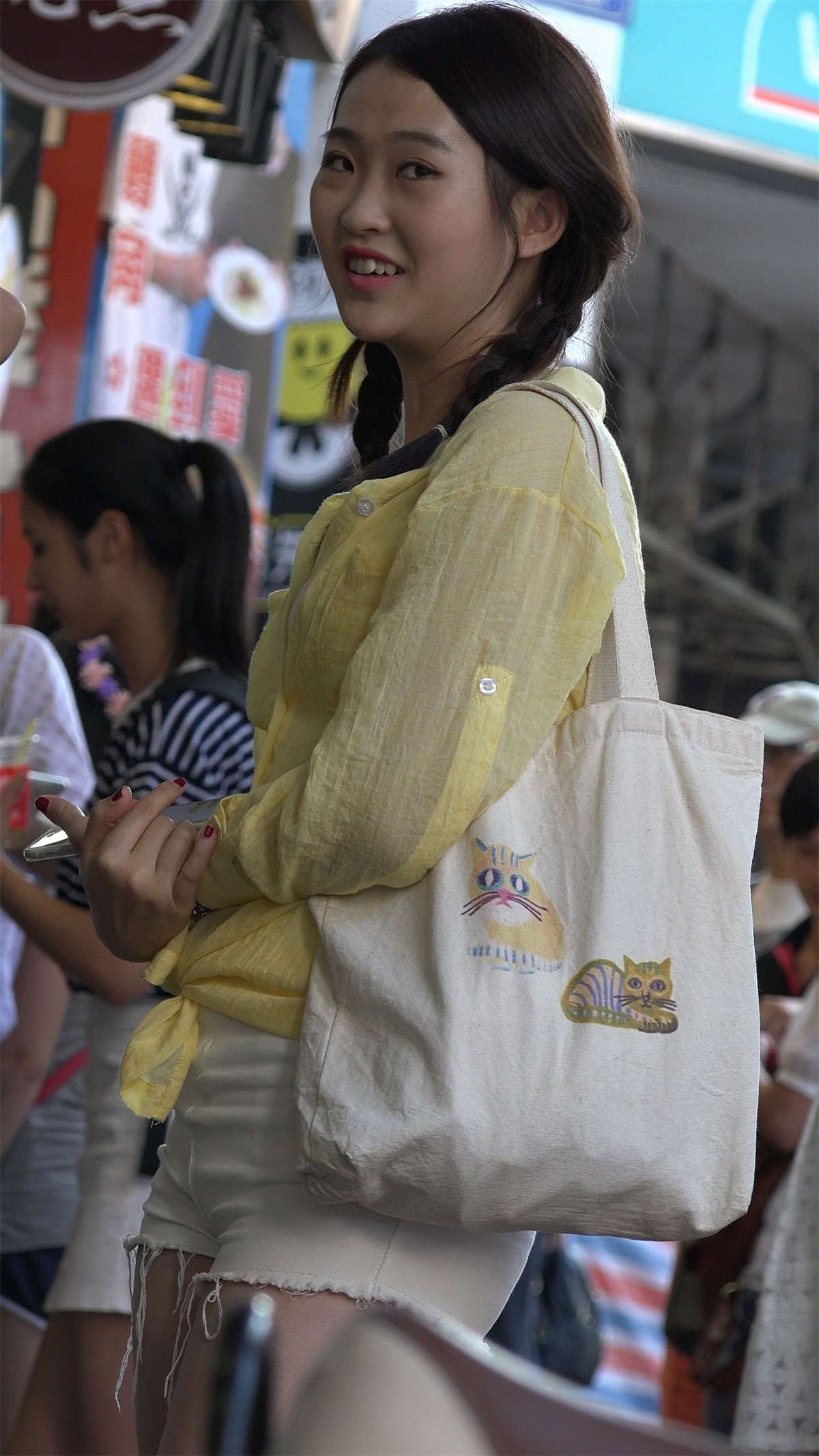 不是一般清纯可人的热裤妹子