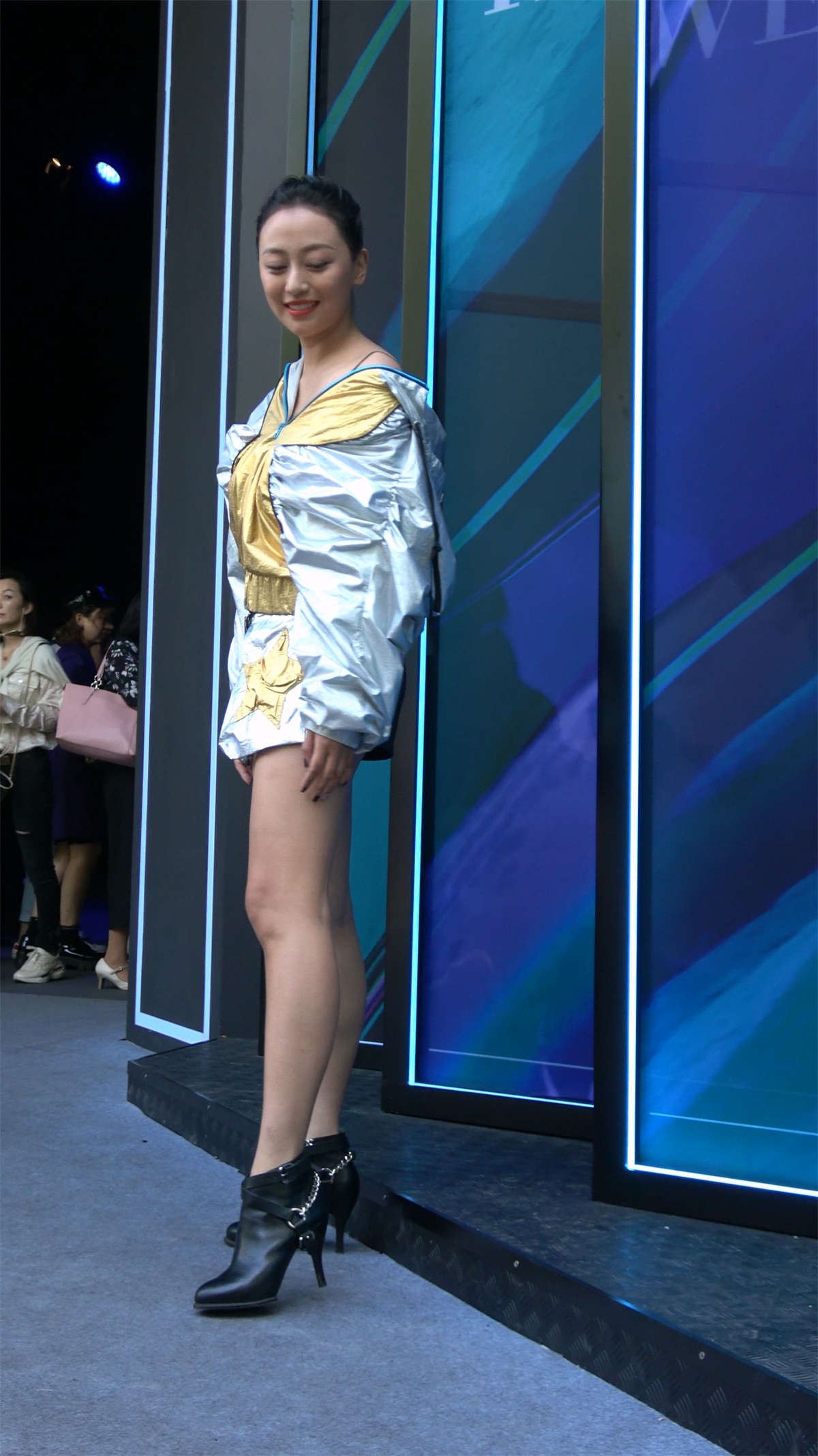 性感大长腿好身材美女