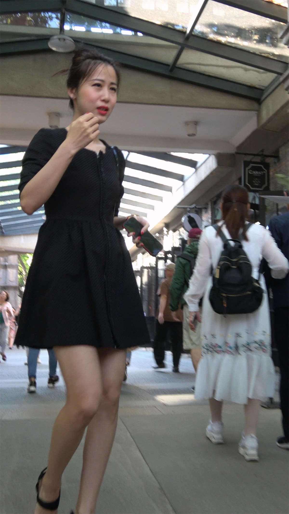 黑色连衣裙性感高跟美女