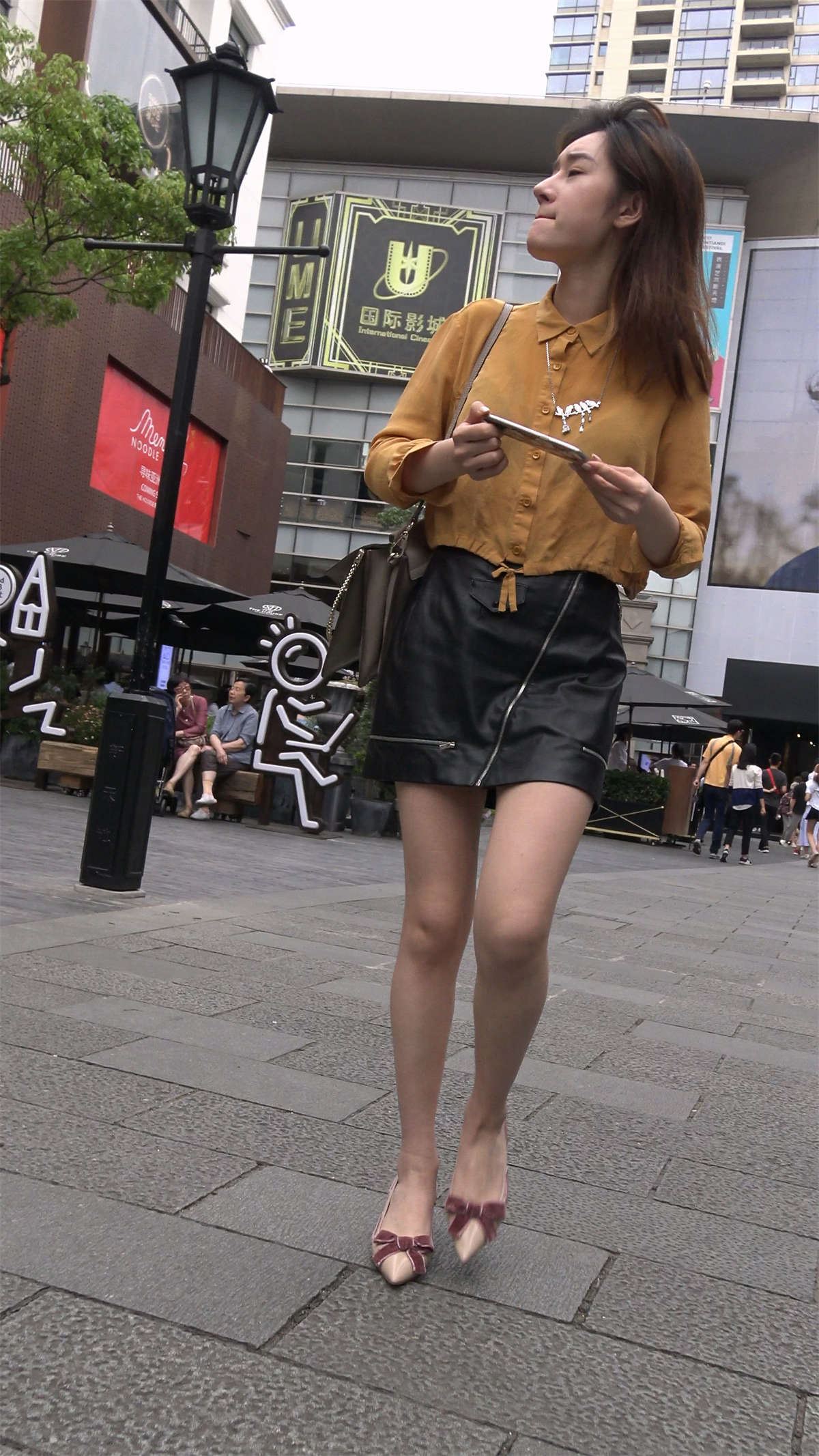 皮短裙靓女小姐姐