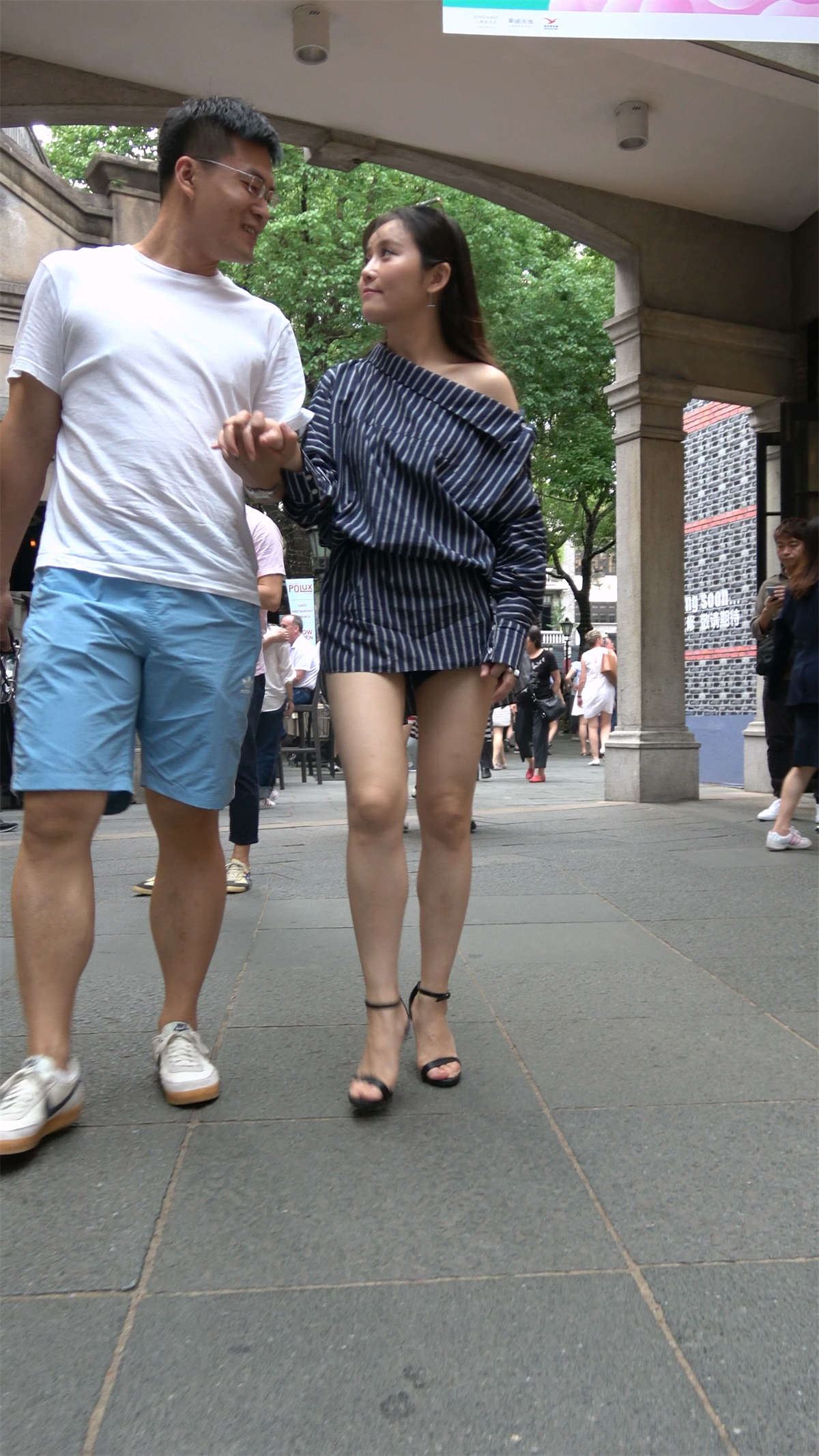 性感时尚高挑高跟美女