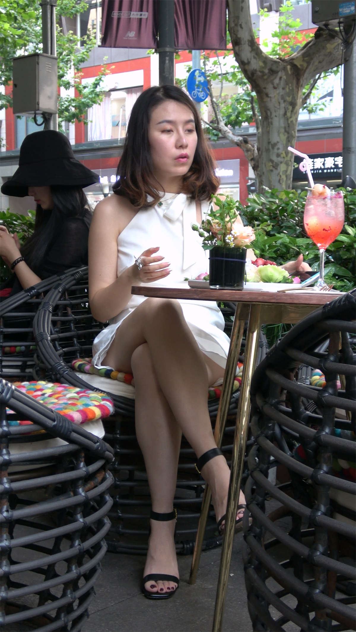 性感美腿高跟白色连衣裙美妇