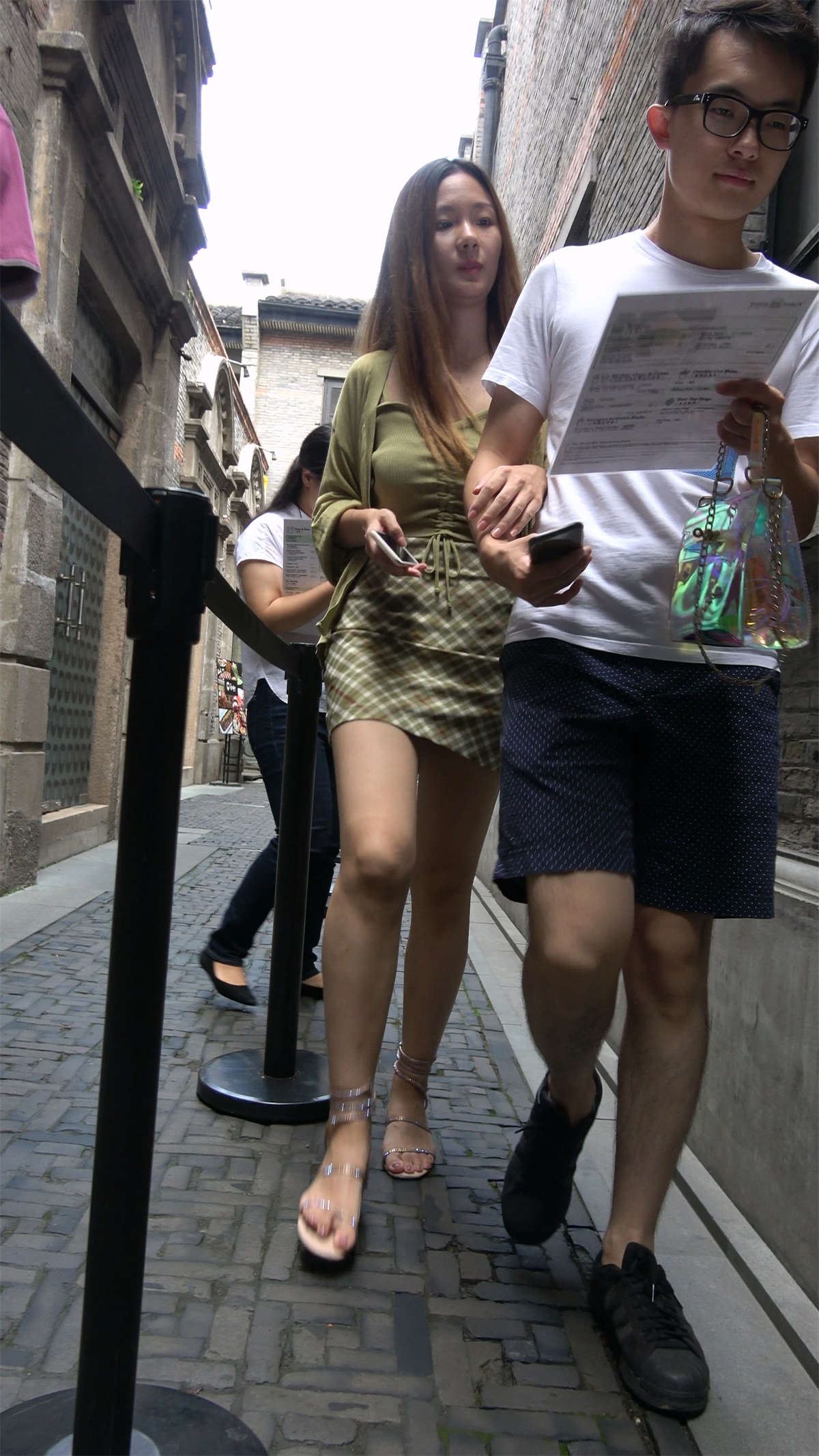 短裙美眉