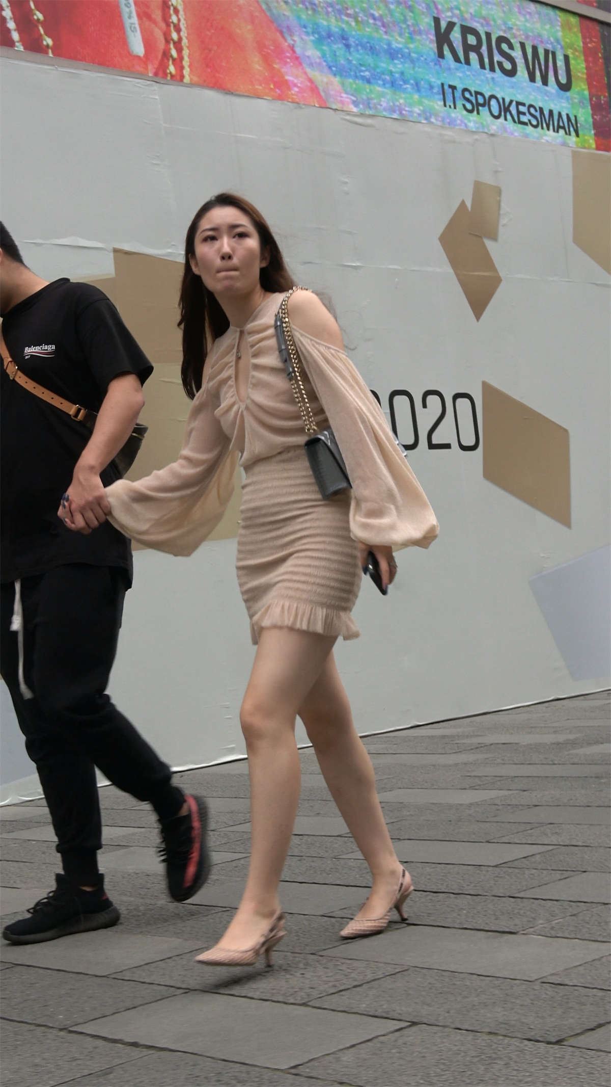 米色短裙性感高跟女神