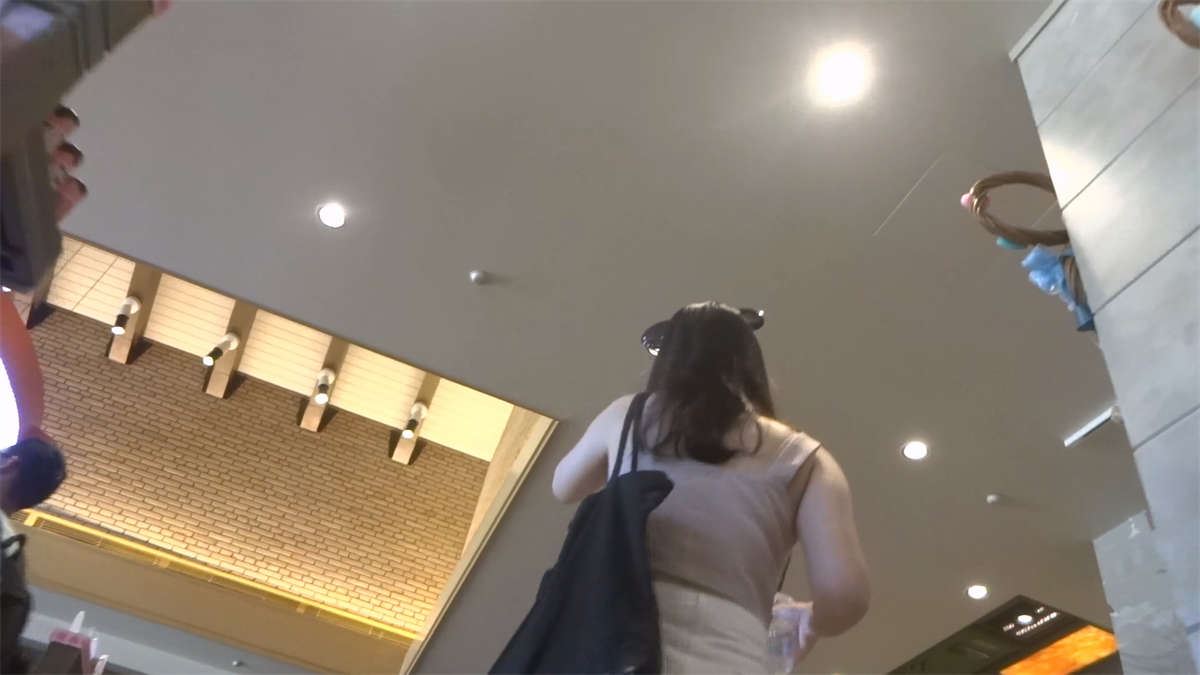 超短高腰牛仔热裤美臀小姐姐