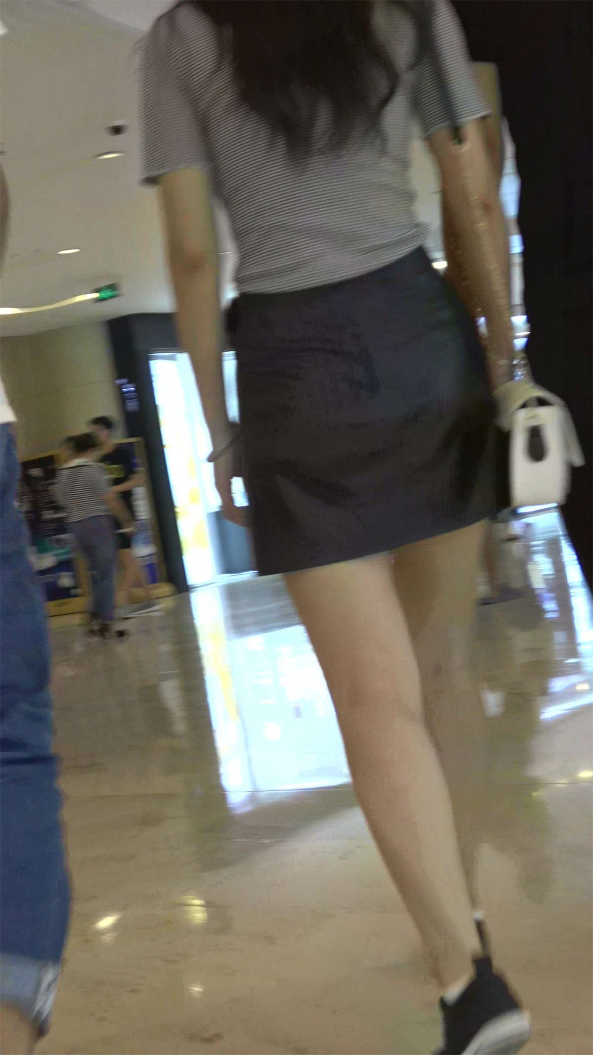 性感甜美皮裙美女