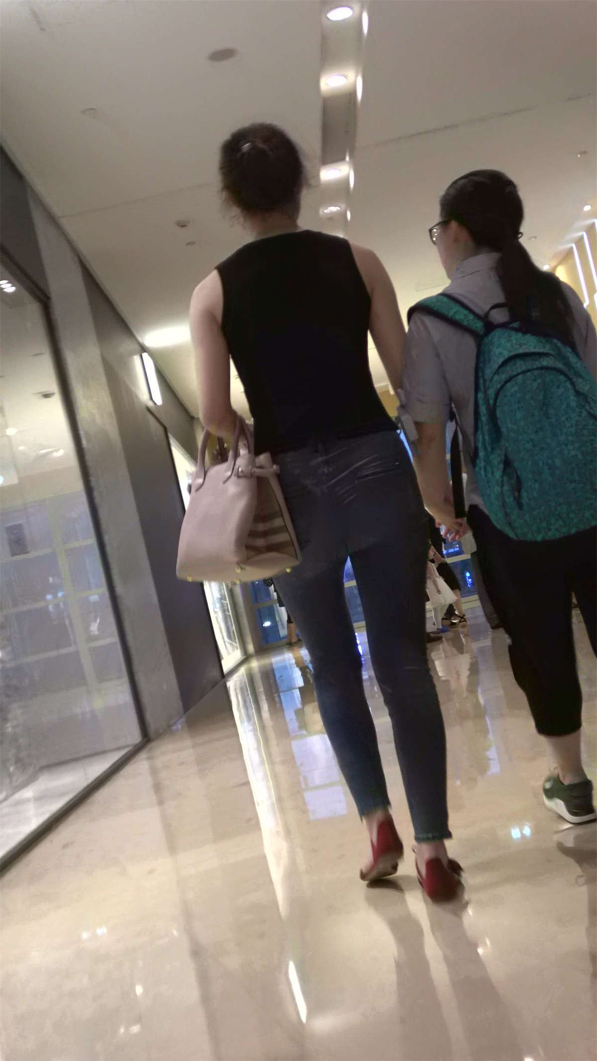 极品紧身蓝牛美臀性感美女