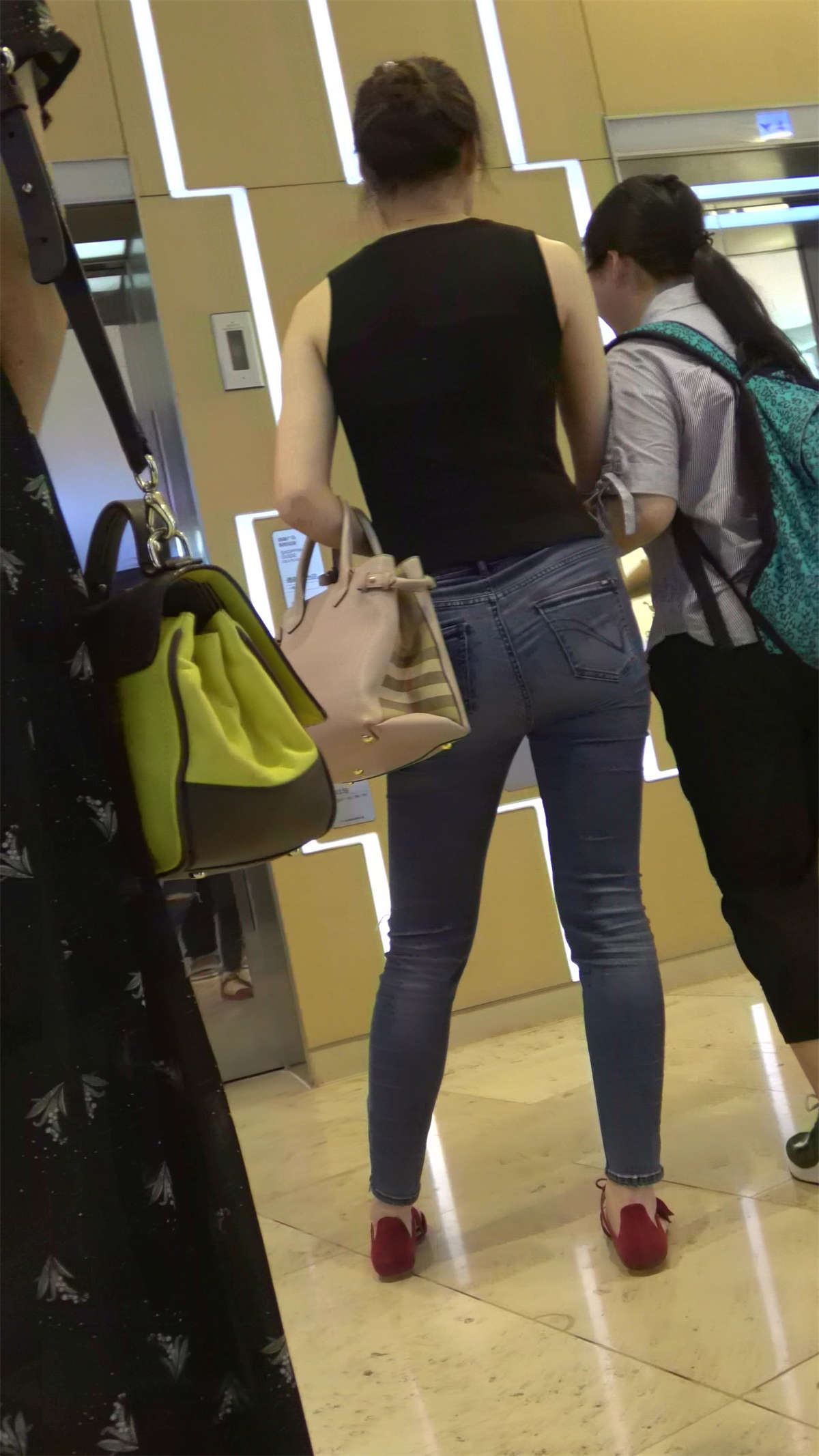 极品紧身蓝牛美臀性感美女