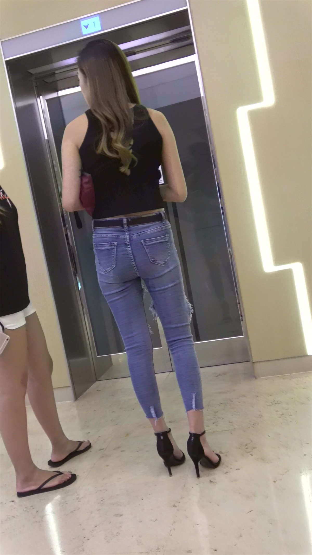 极度紧绷蓝牛高挑好身材美女
