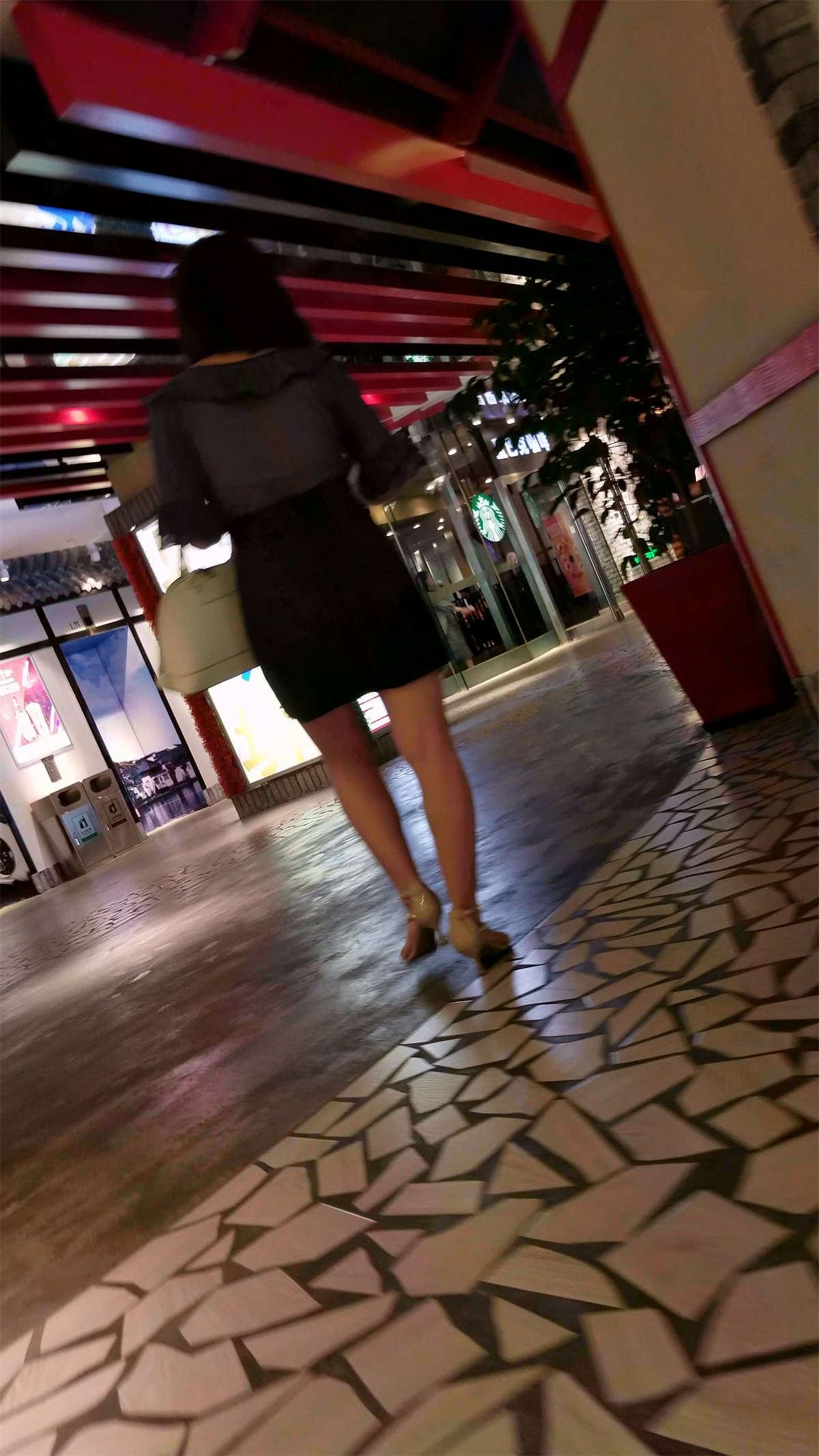 皮裙美腿美女姐姐