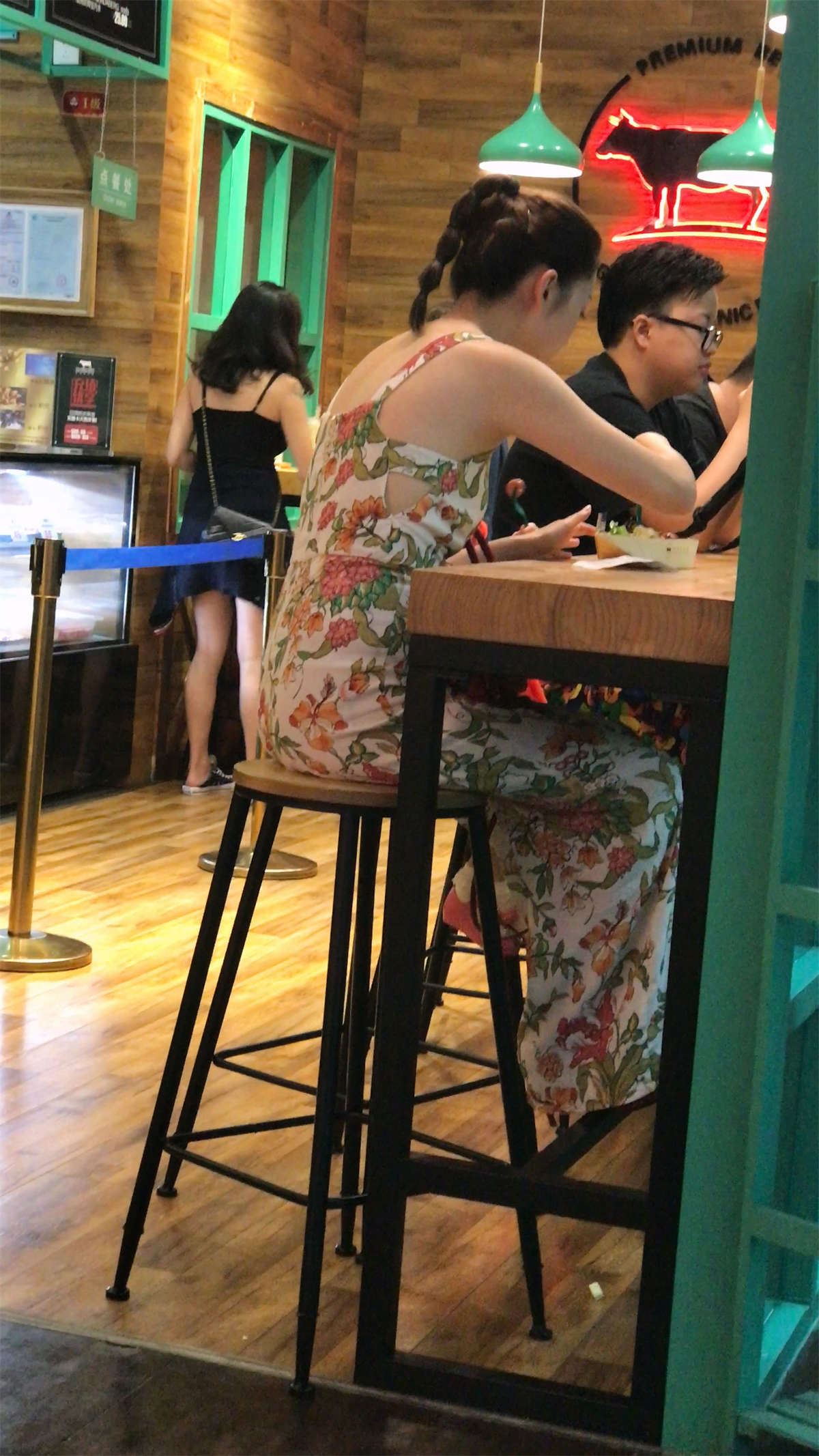 极品性感花色长连衣裙街拍女神美女
