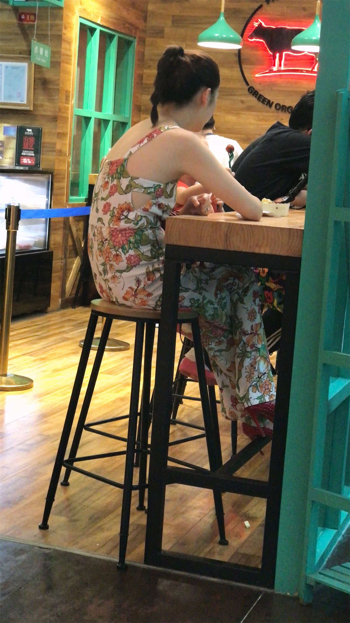 极品性感花色长连衣裙街拍女神美女