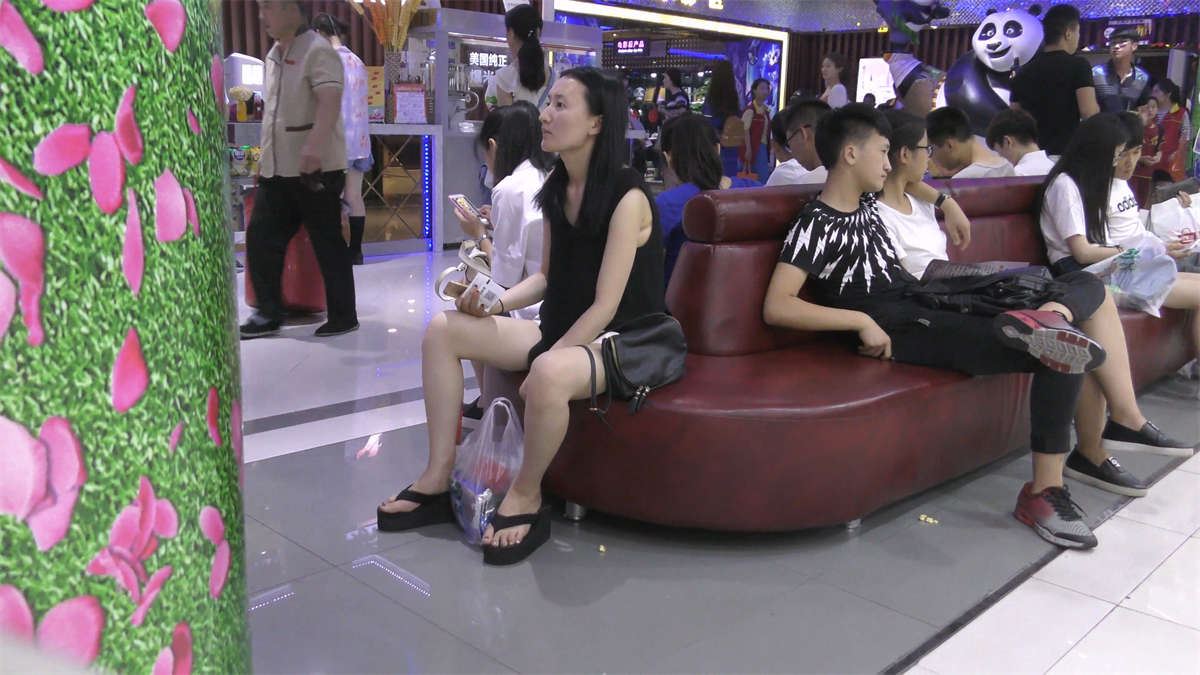 美女天生丽质