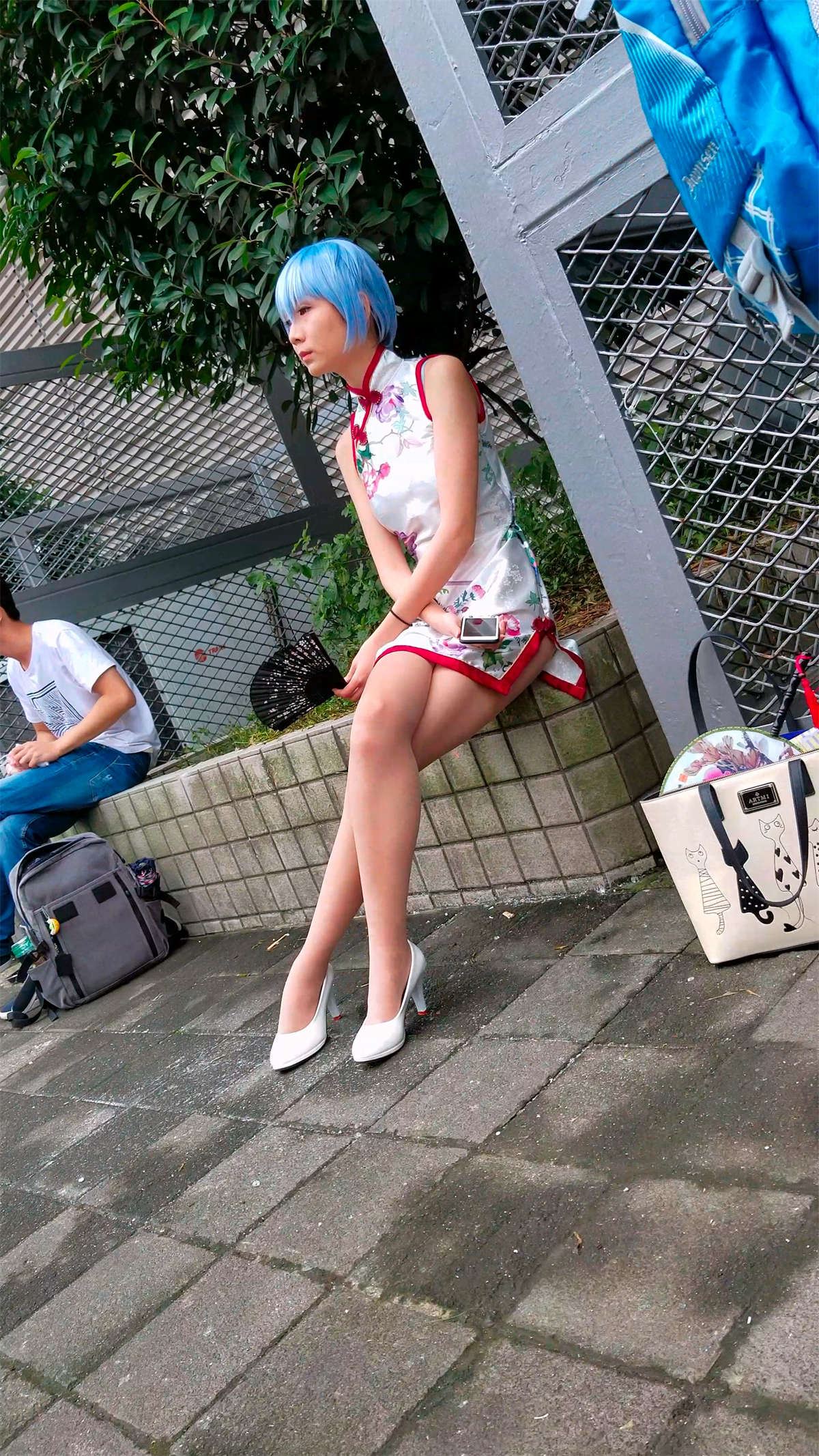 旗袍装cosplay美少女有点小忧郁