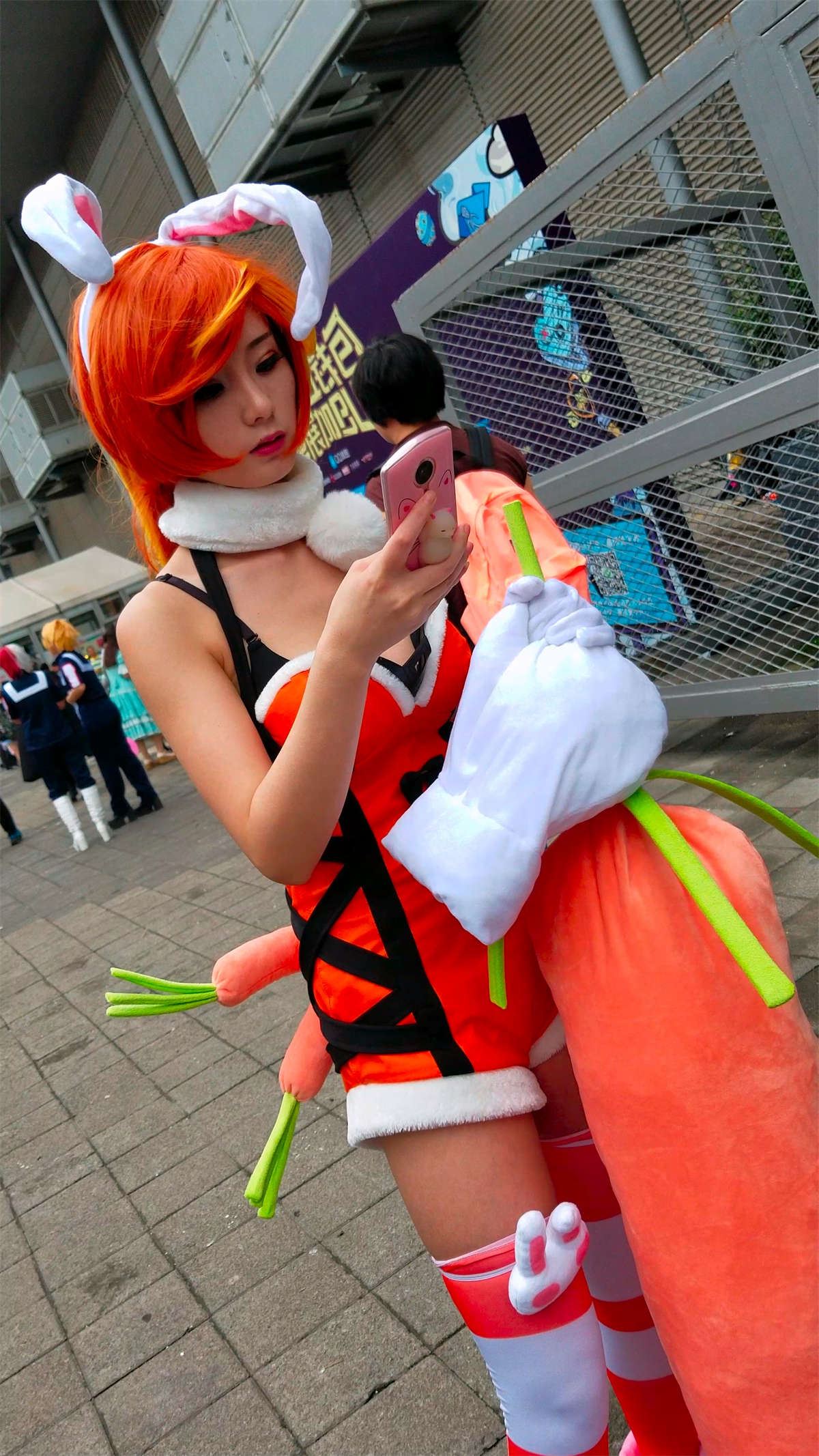 玩cosplay的丰满少女外拍