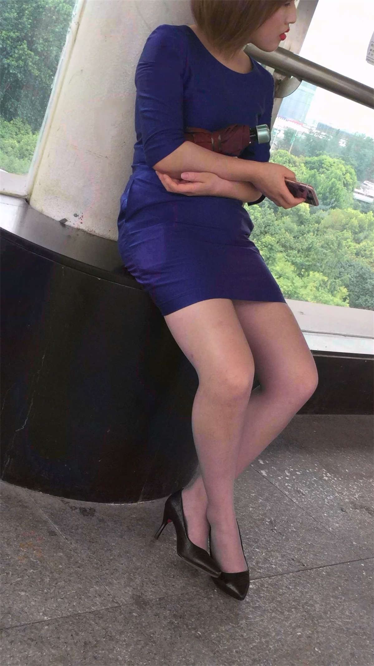街拍短裙肉丝黑高MM