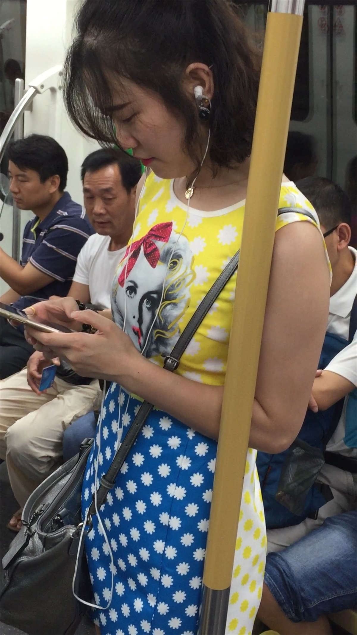 气质高跟美女的大白腿