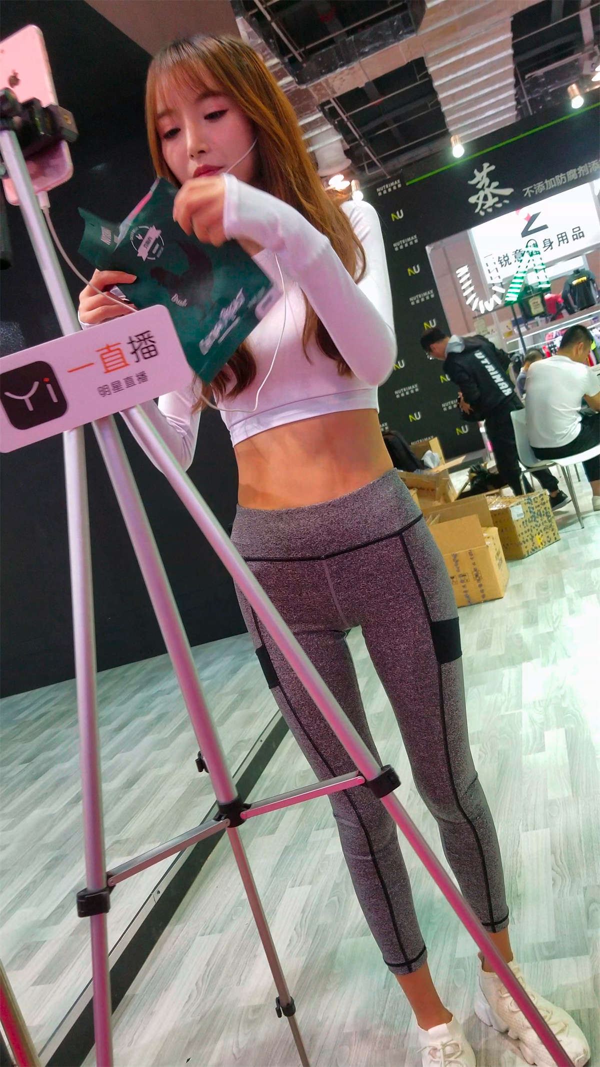 弹力裤小蛮腰一直播网红美女主播在直播