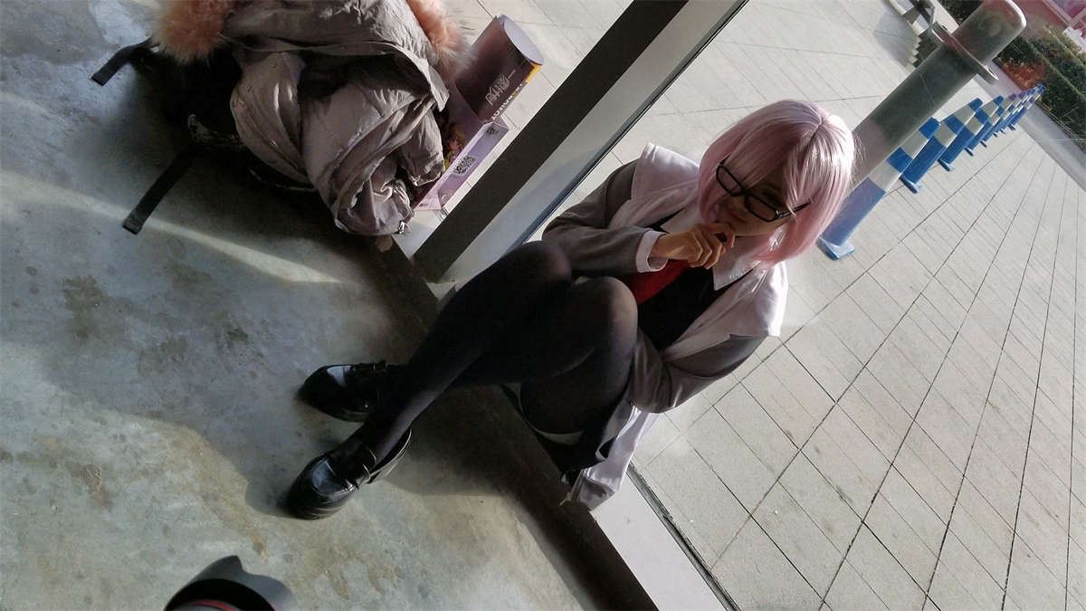 小清新cosplay街拍黑丝美少女