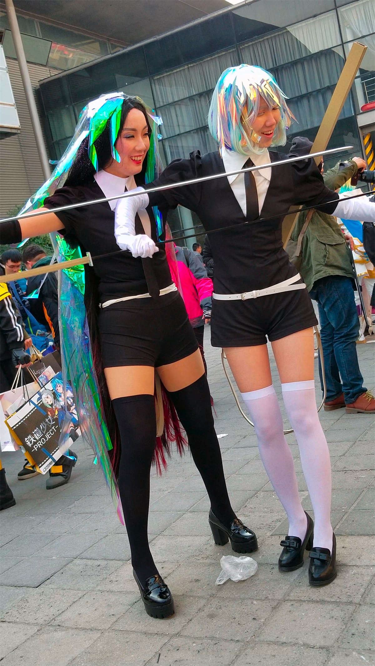 性感美腿cosplay的美女姐妹花