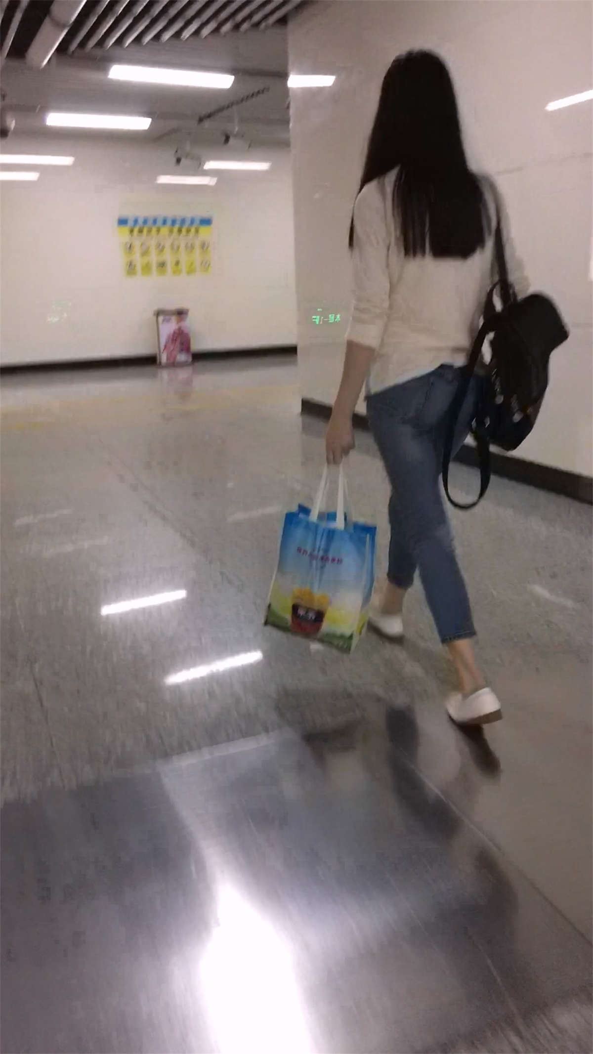 好紧身的牛仔美臀