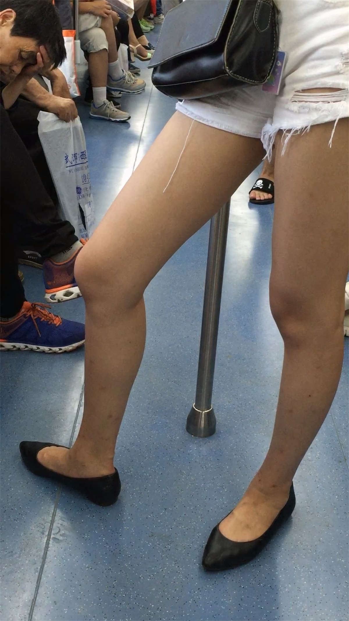 地铁上的极品美妇