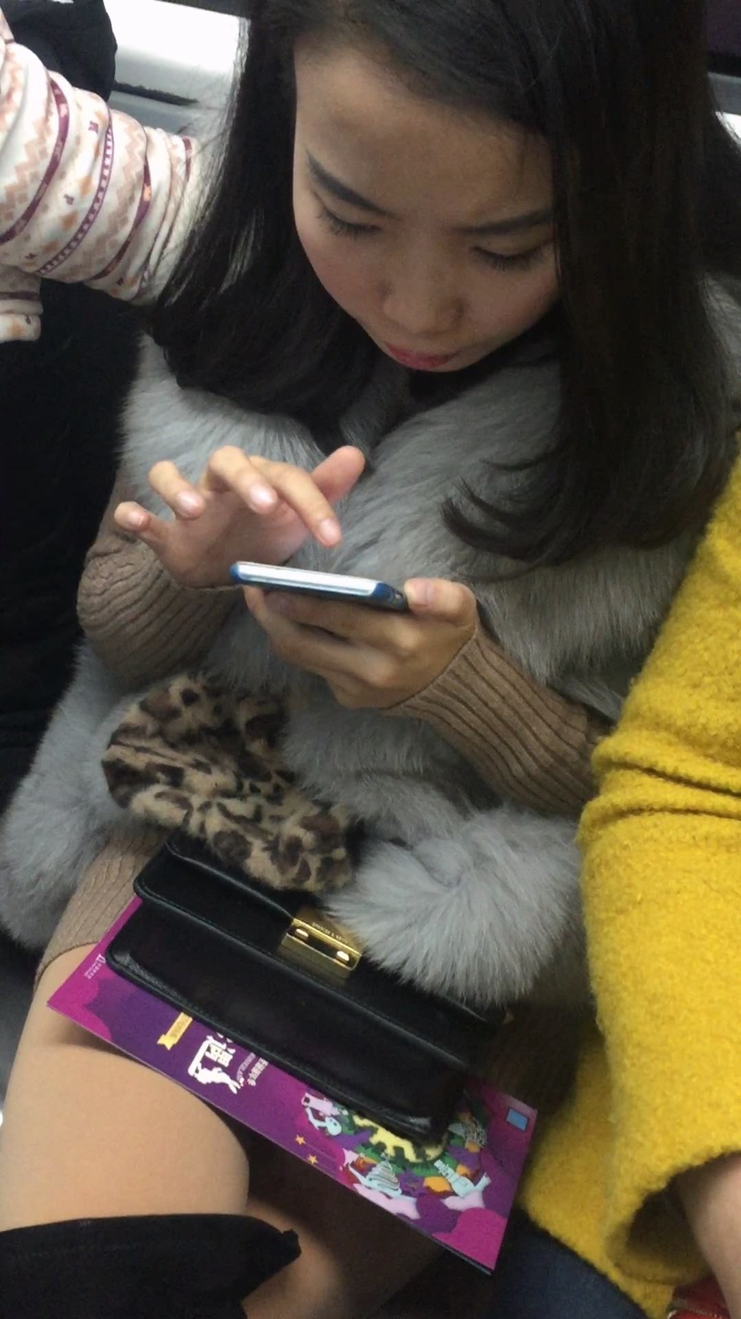 街拍肉丝靴子MM