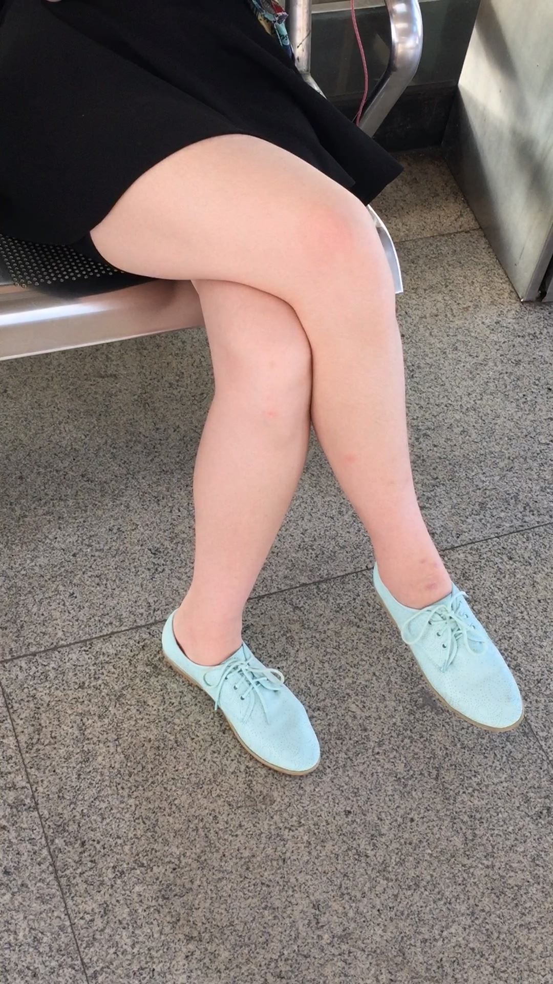 街拍长腿MM
