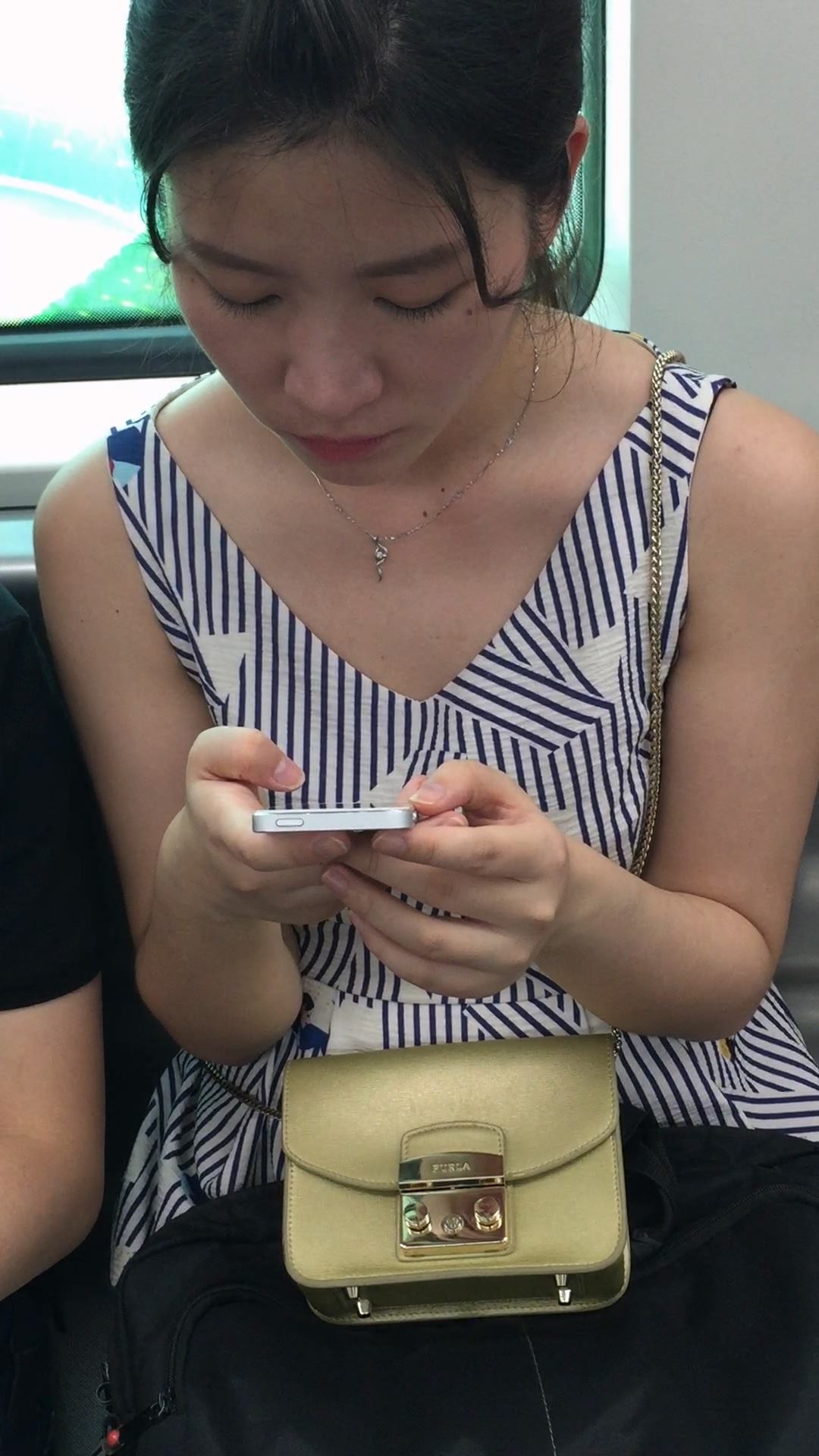 街拍美腿MM