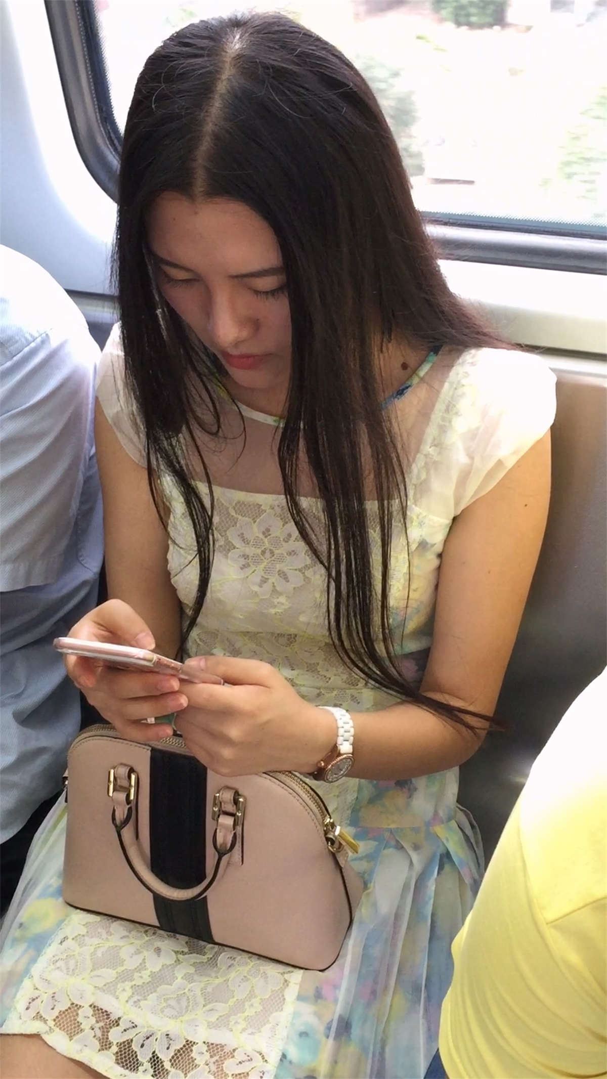 白高街拍长腿MM