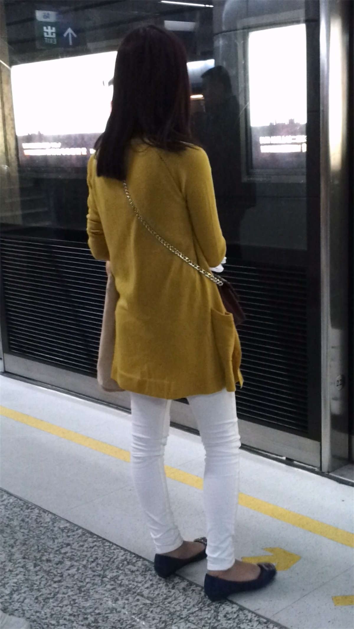 地铁站很好看的美女