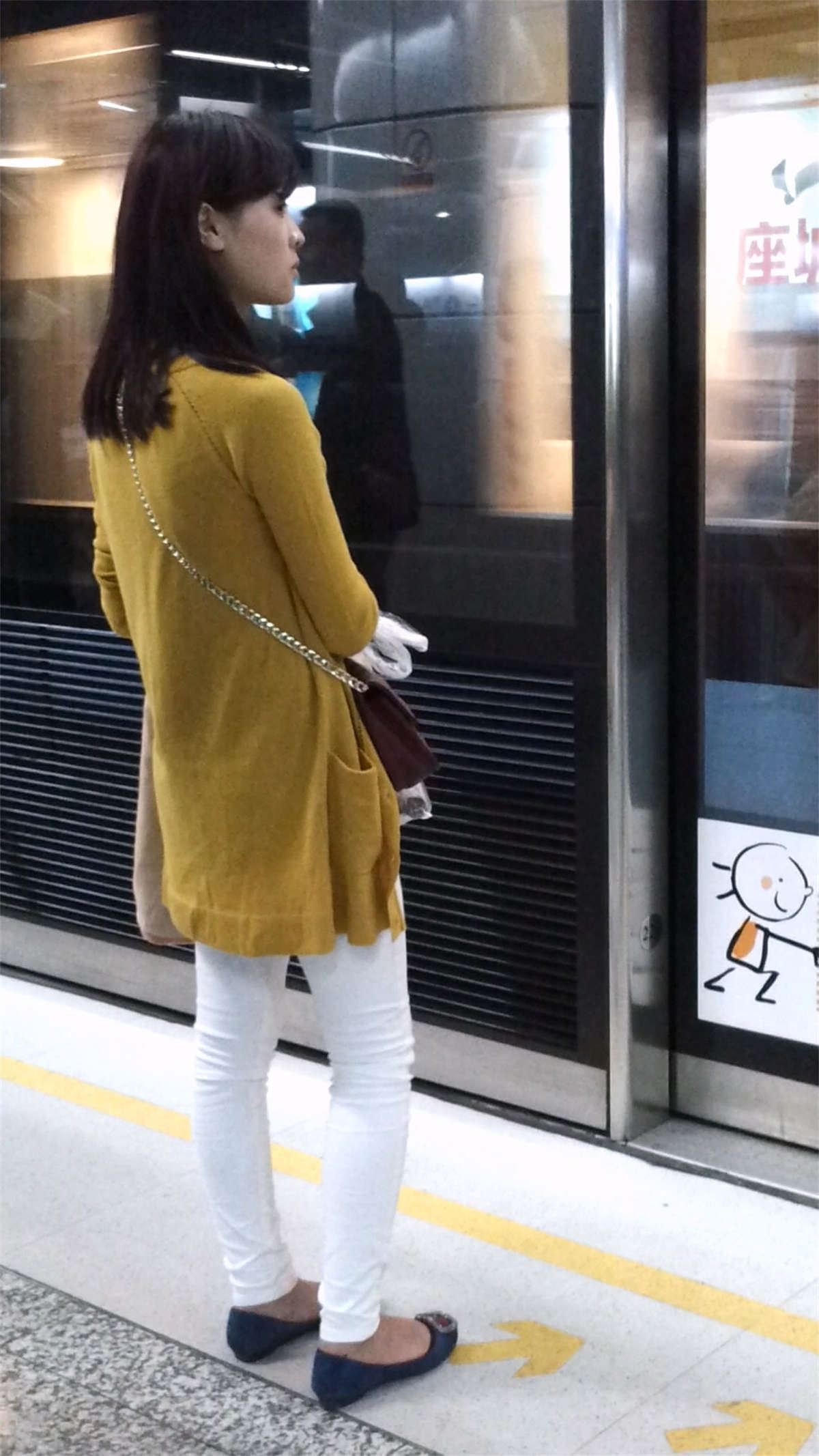 地铁站很好看的美女