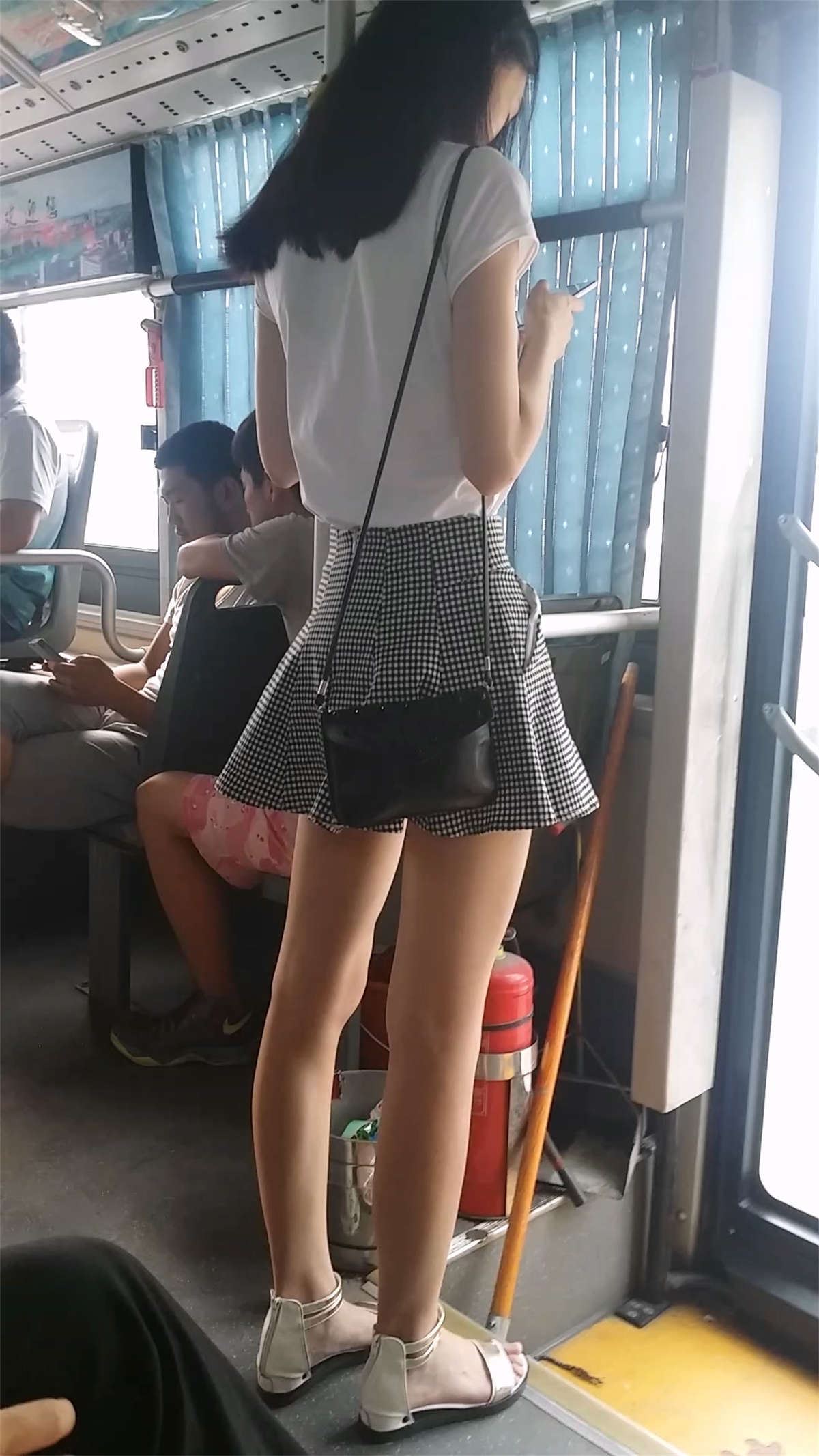 超美的175短裙长腿妹子