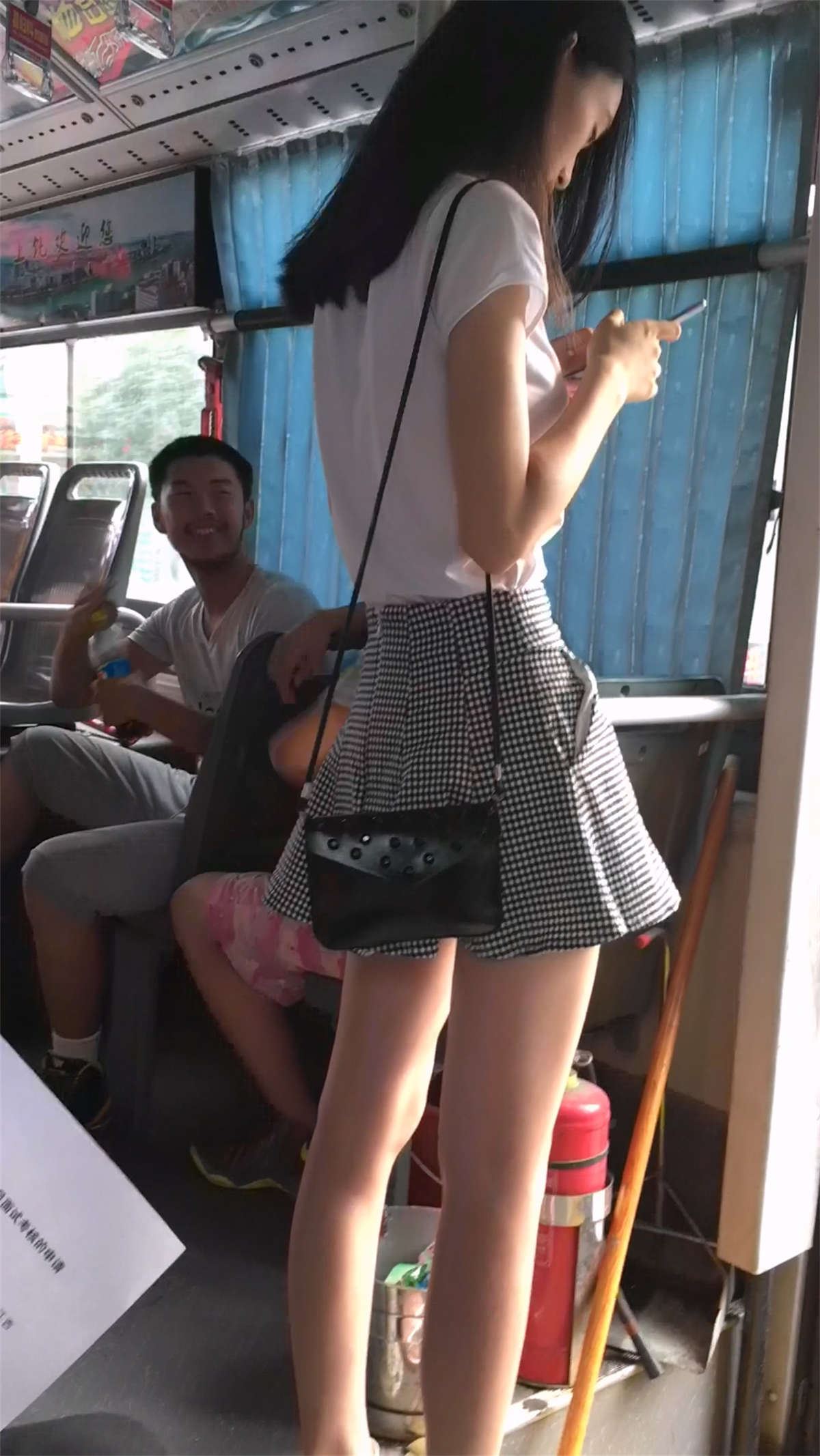 超美的175短裙长腿妹子