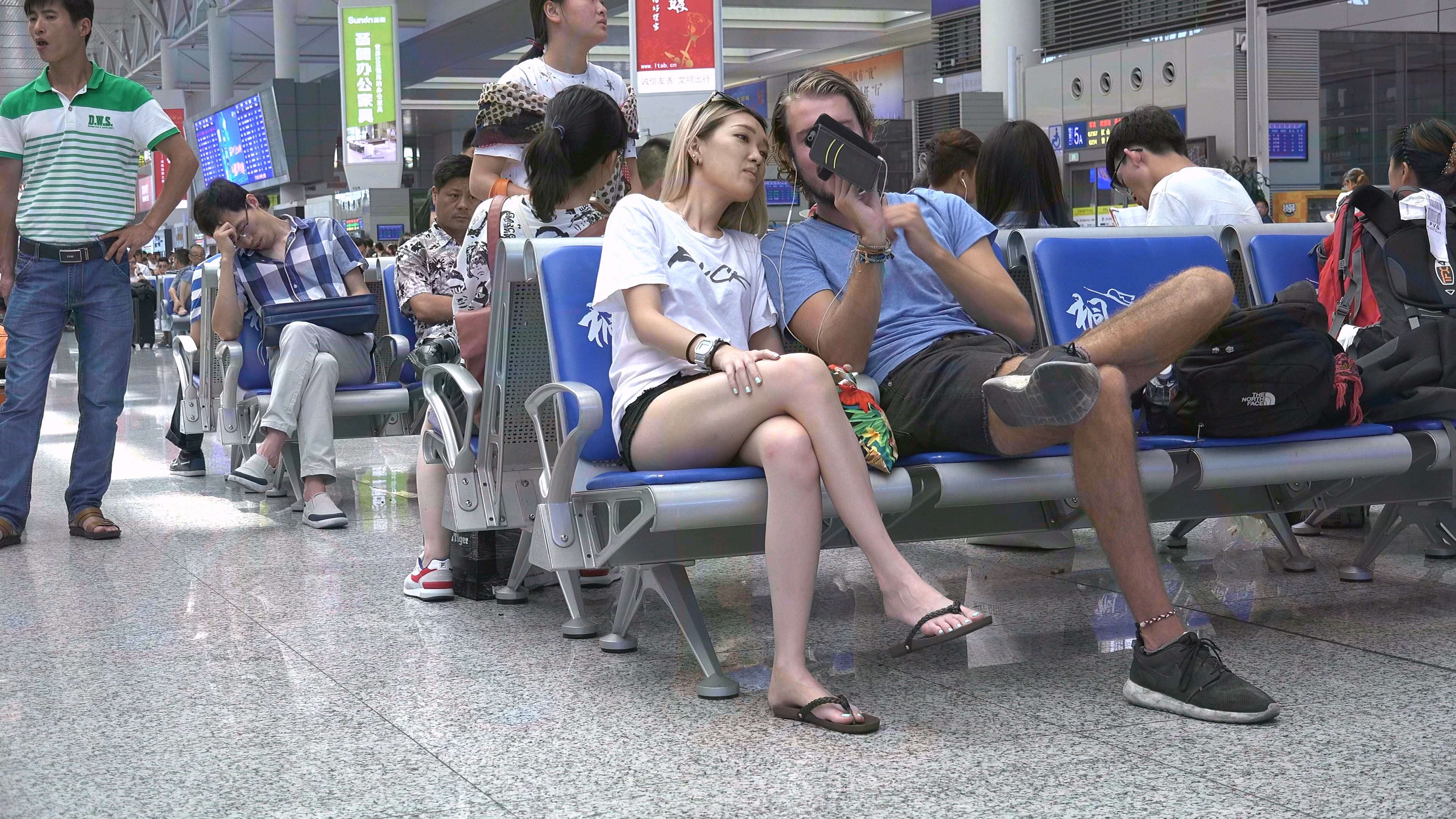 人字拖玉足美腿小姐姐