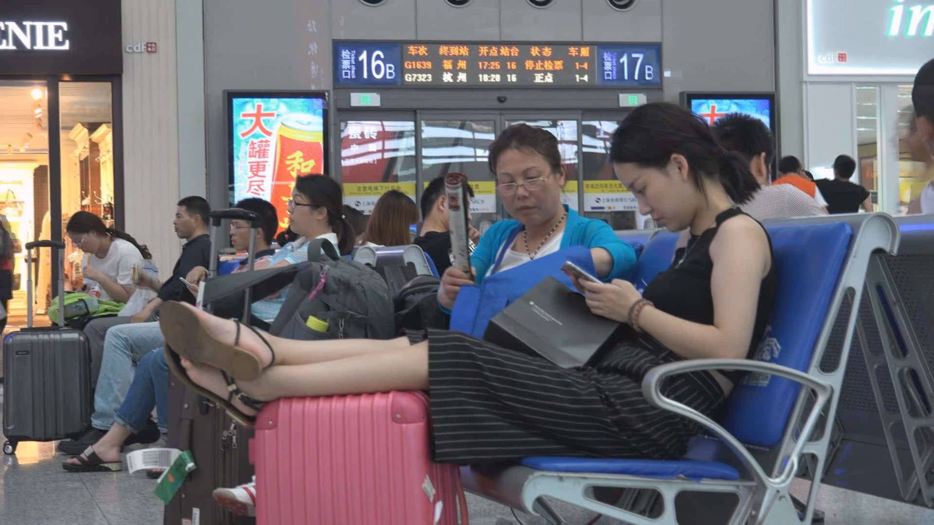 鲜嫩小脚丫美足凉鞋气质美女