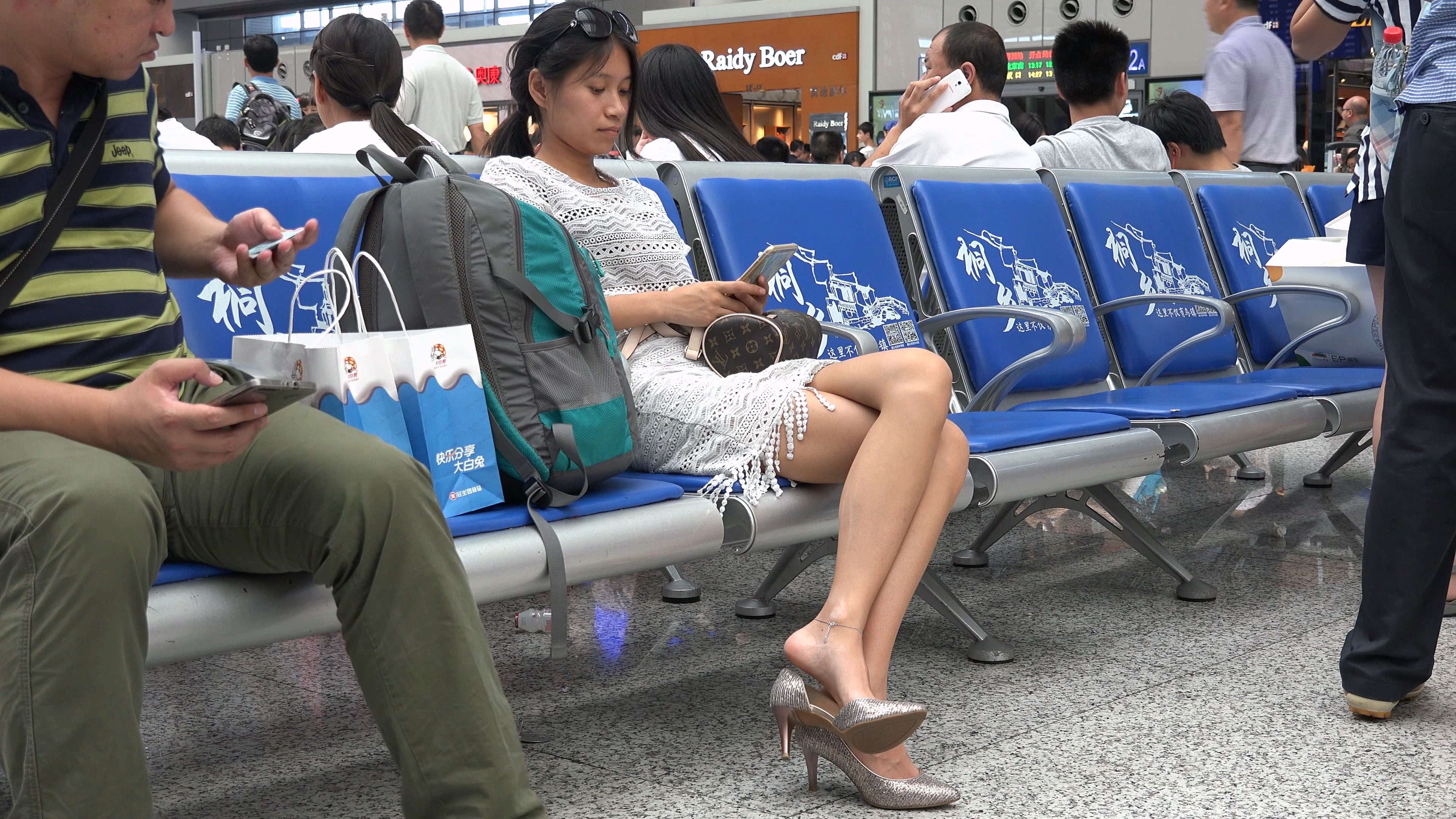 性感高跟美腿连衣裙街拍美女