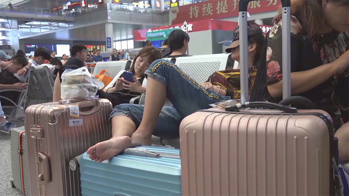 轻熟少妇独具风韵玉足美脚