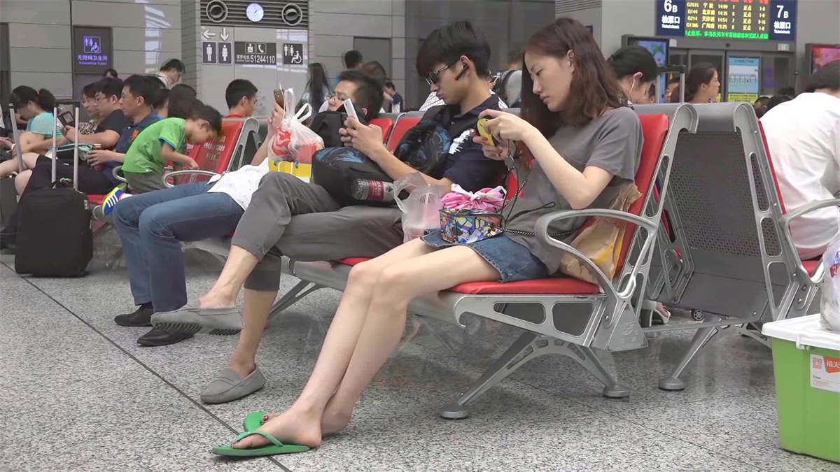 窈窕学妹她的长腿细足