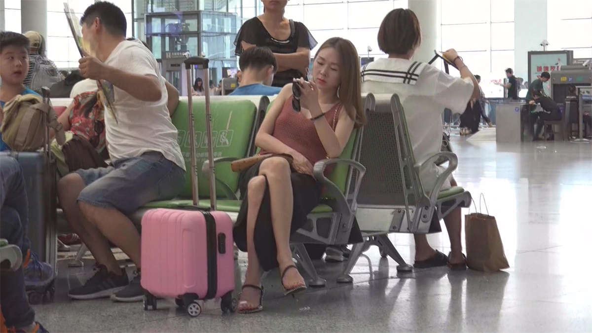 性感到极致的漂亮女神,裸足堪称完美无瑕