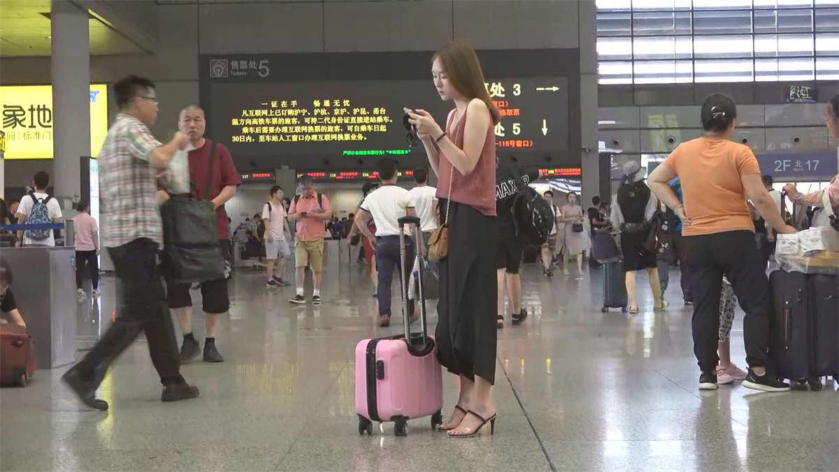性感到极致的漂亮女神,裸足堪称完美无瑕