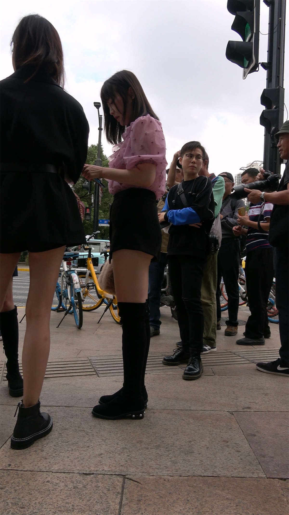 气质美腿美女