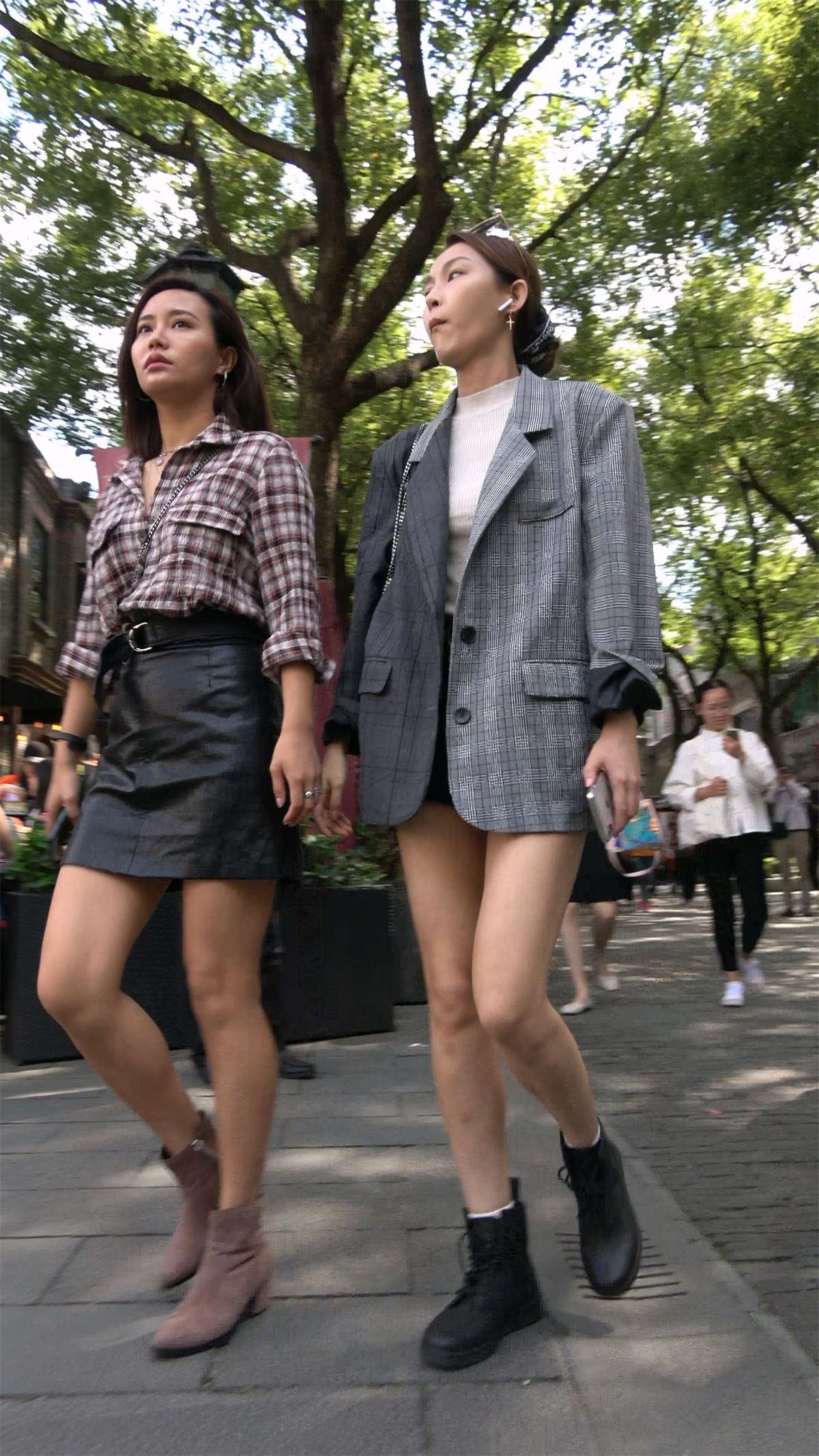 美女闺蜜相约下午茶